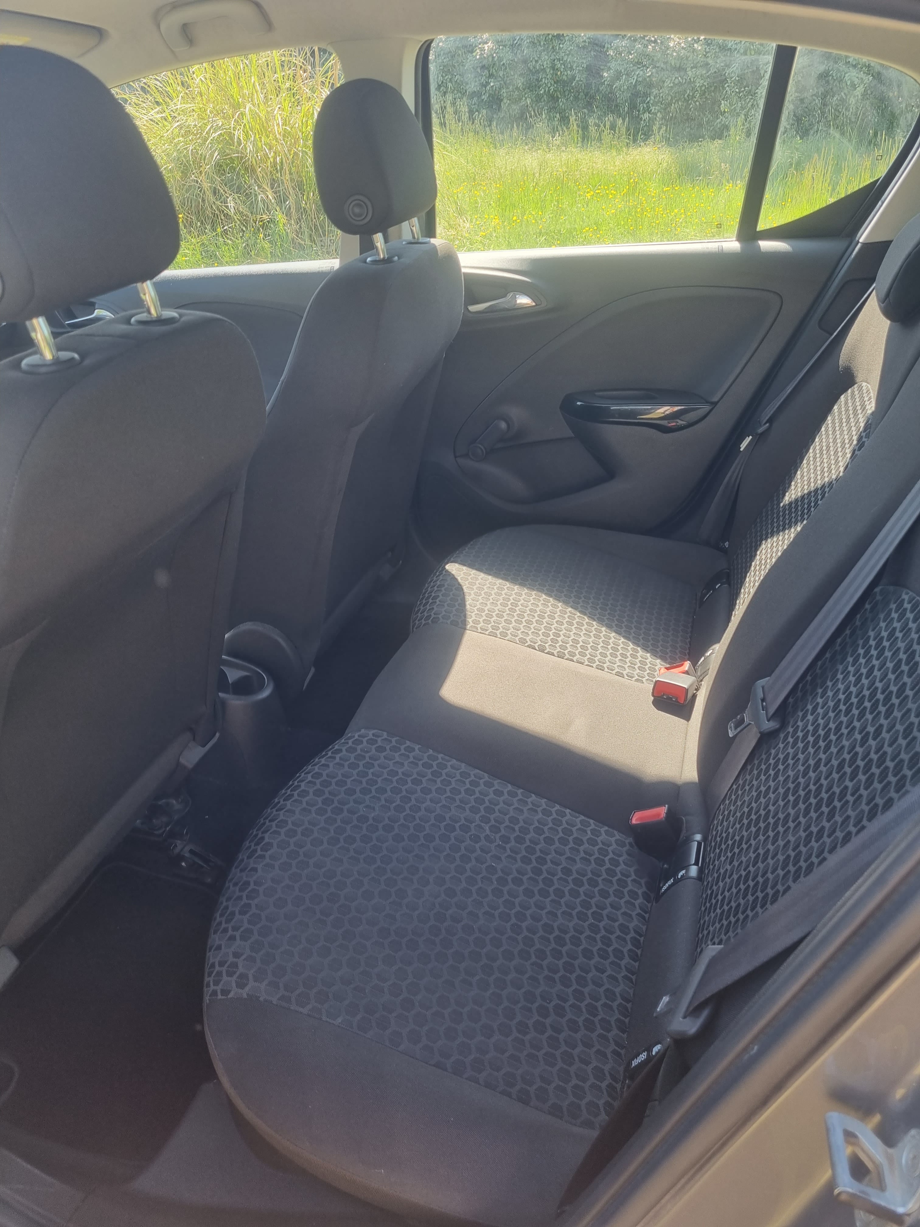 Opel Corsa avec Entrée audio / iPod