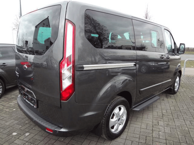 Ford Tourneo Custom mit Navigationsgerät