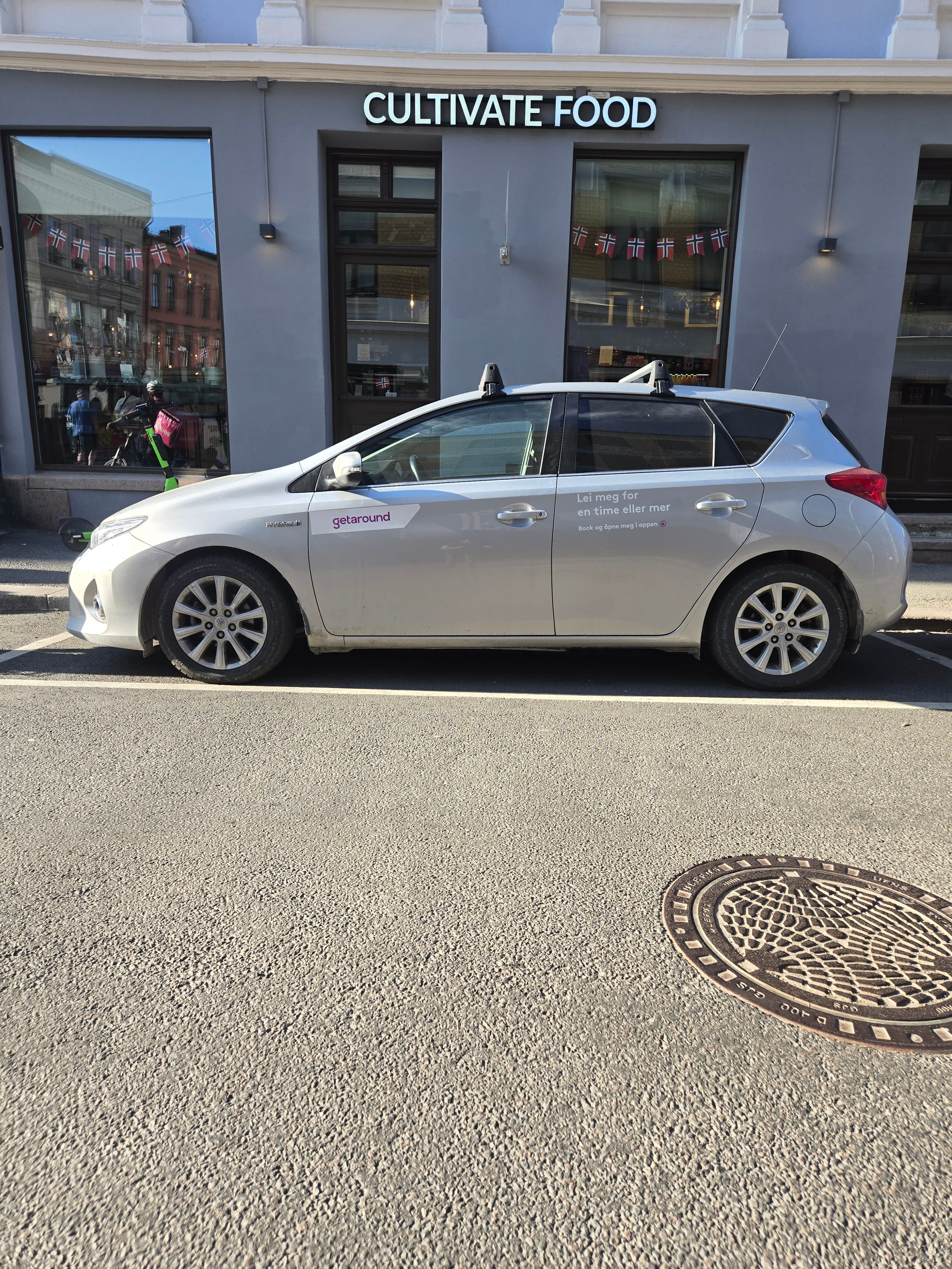 Toyota Auris 1,8 Bensin, Automat, perfekt for korte og lange kjøreturer. mit Klimaanlage