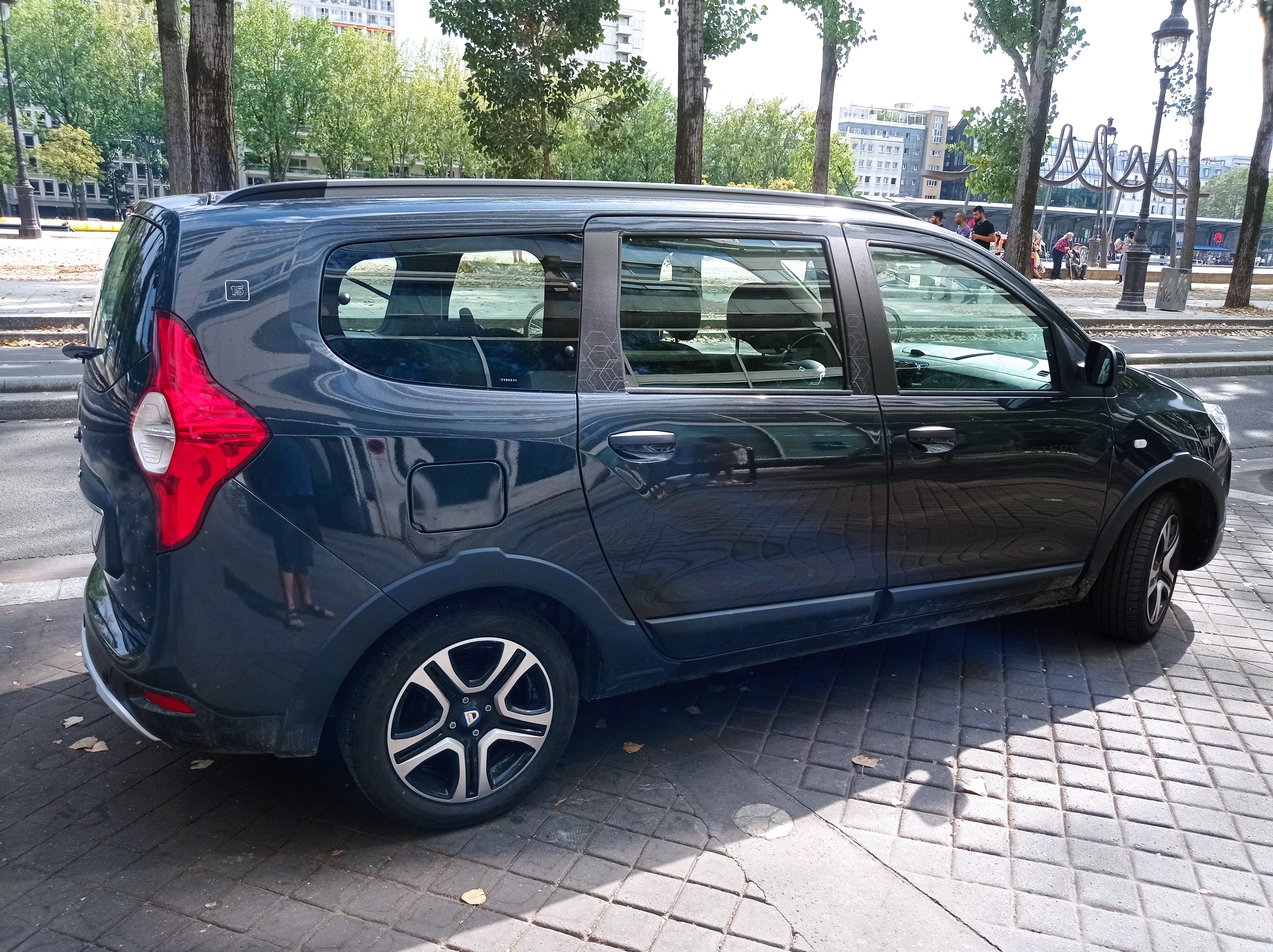 Dacia Lodgy Essence 130 cv, Stepway (Série Limitée Anniversaire) avec Climatisation
