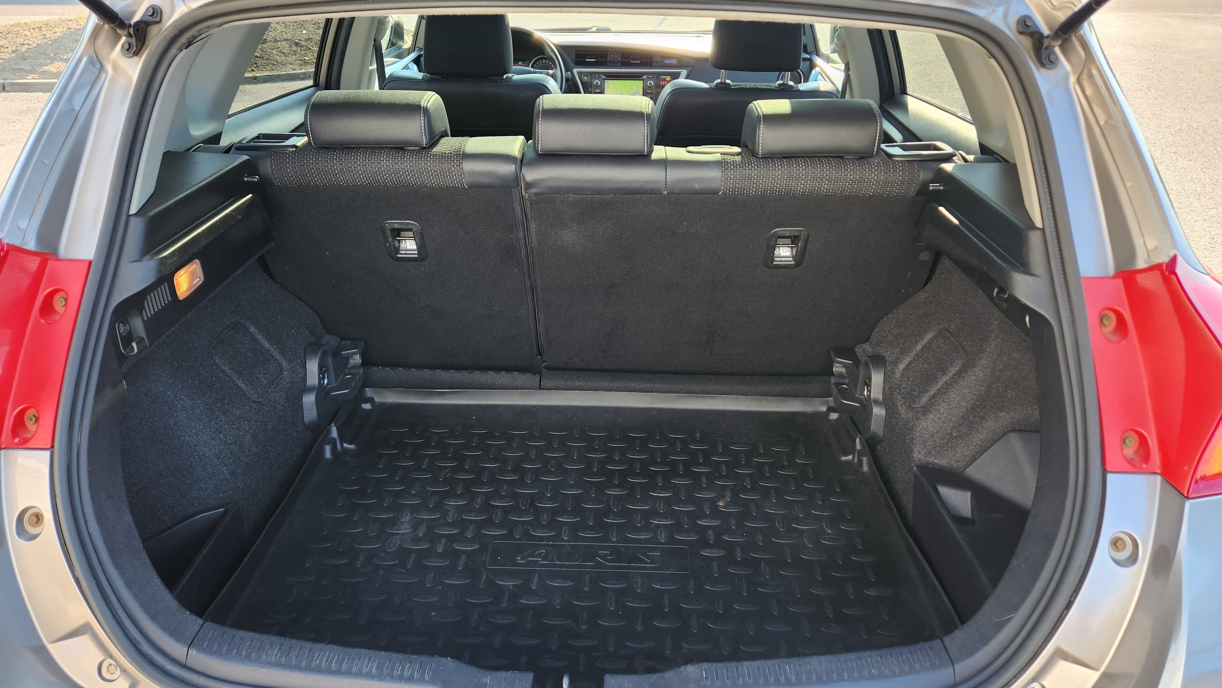 Toyota Auris 1,8 Bensin/Hybrid AutomatGir with Bluetooth audio