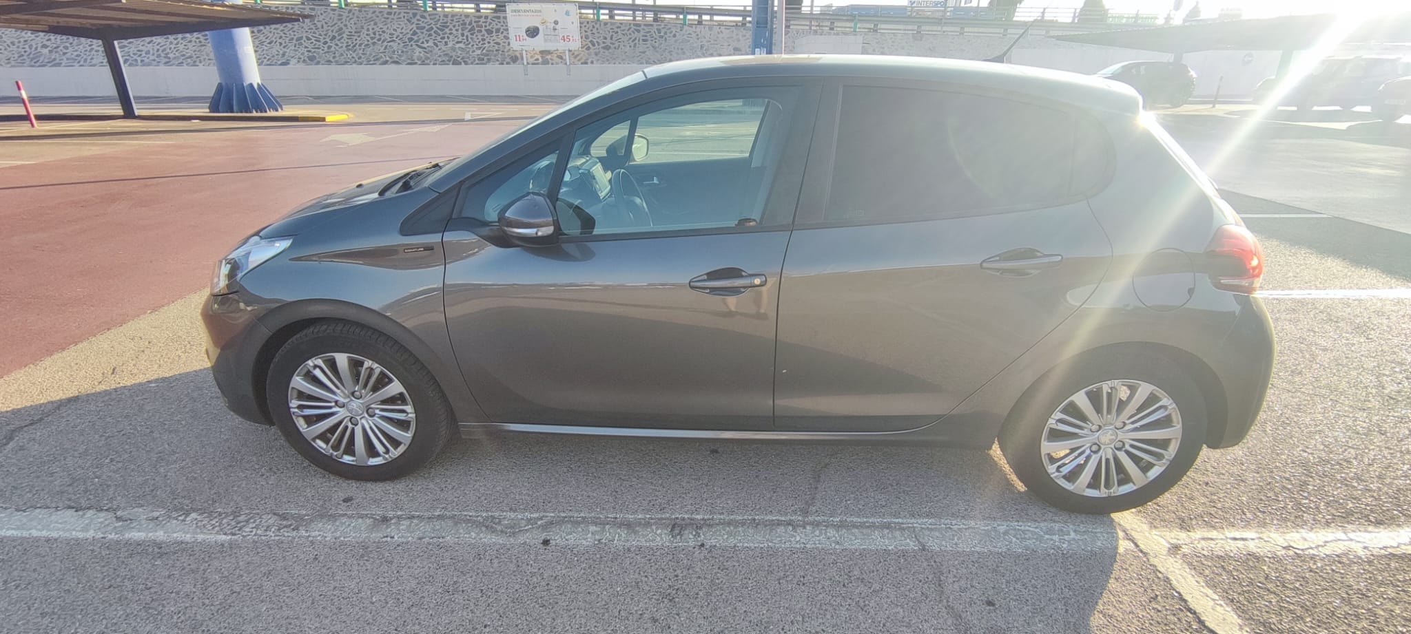 Peugeot 208 con Aire acondicionado