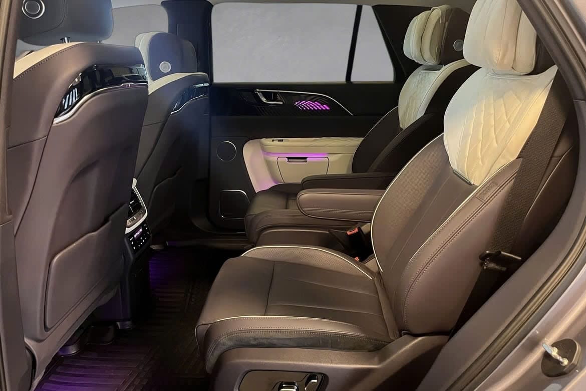 Hongqi E-HS9 med GPS