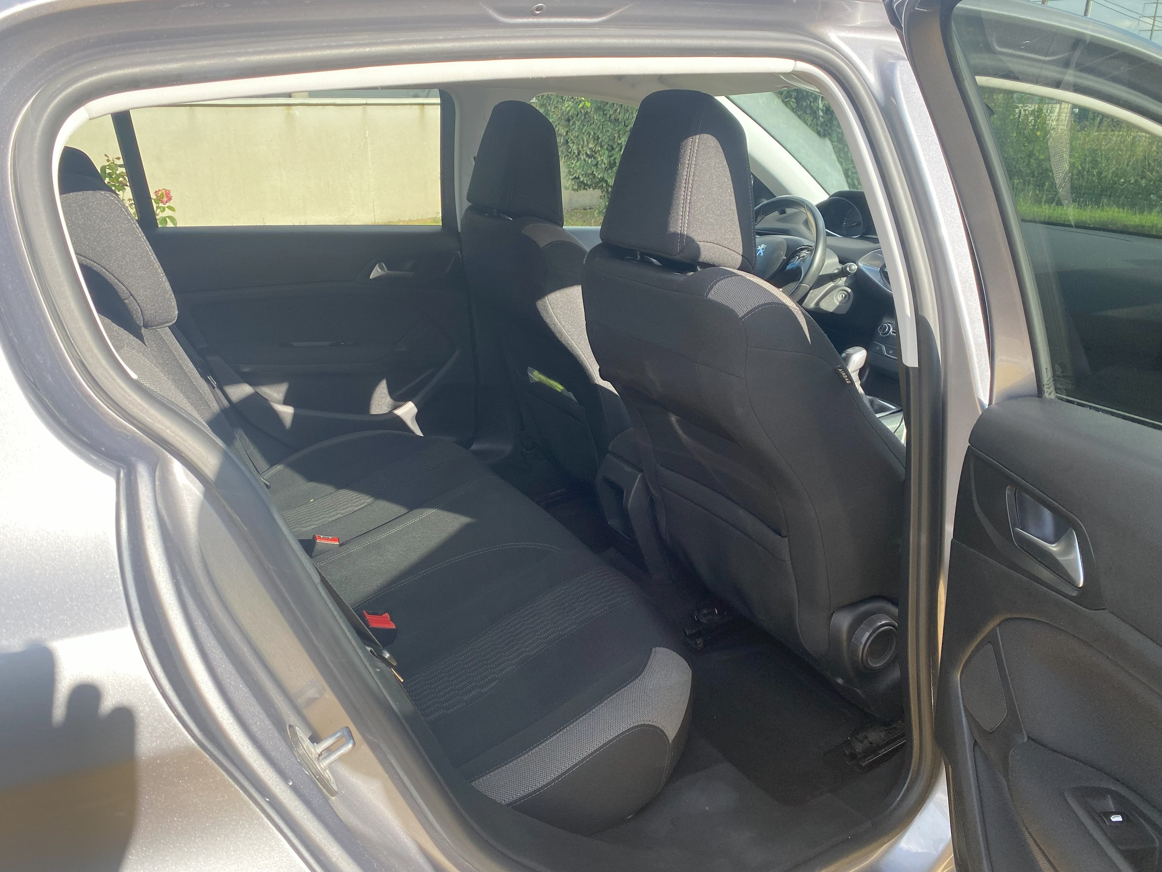 Peugeot 308 with Apple CarPlay