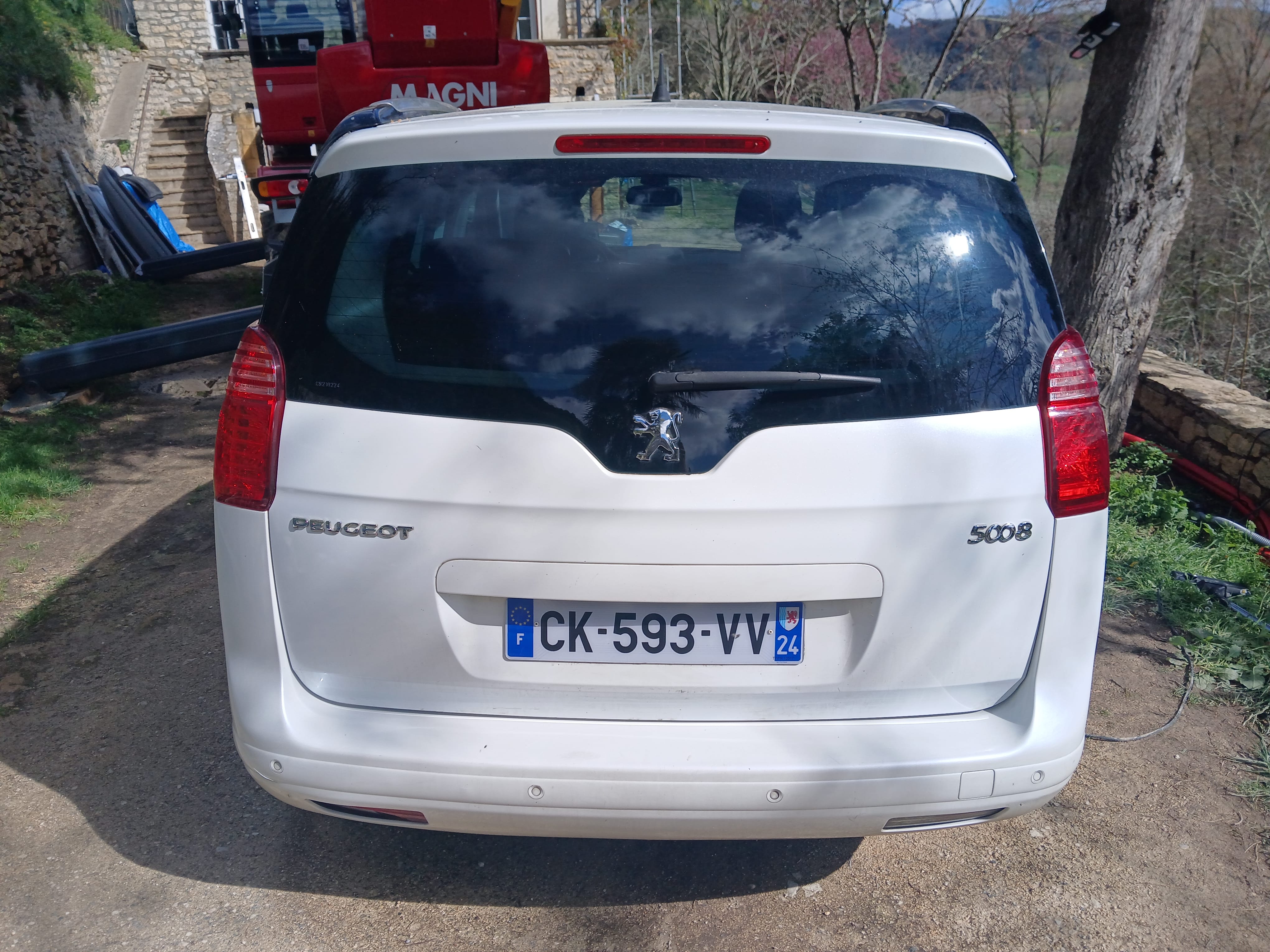 Peugeot 5008 avec GPS