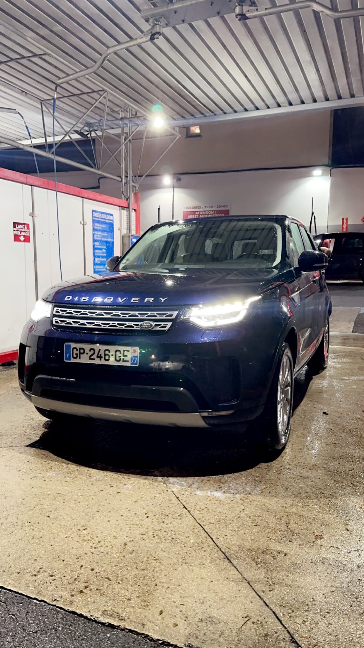 Land-Rover Discovery avec Dashcam