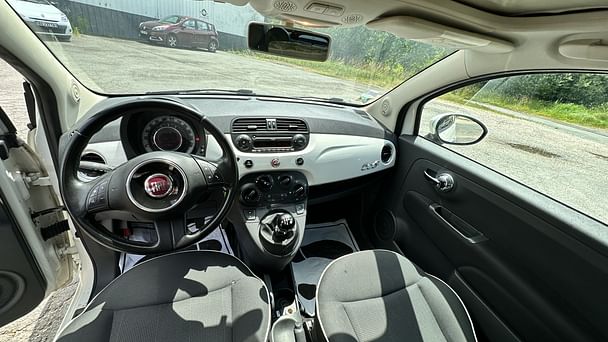 Fiat 500 C Louez la Fiat 500 Cabriolet – Élégance, Maniabilité et Plaisir de Conduite !