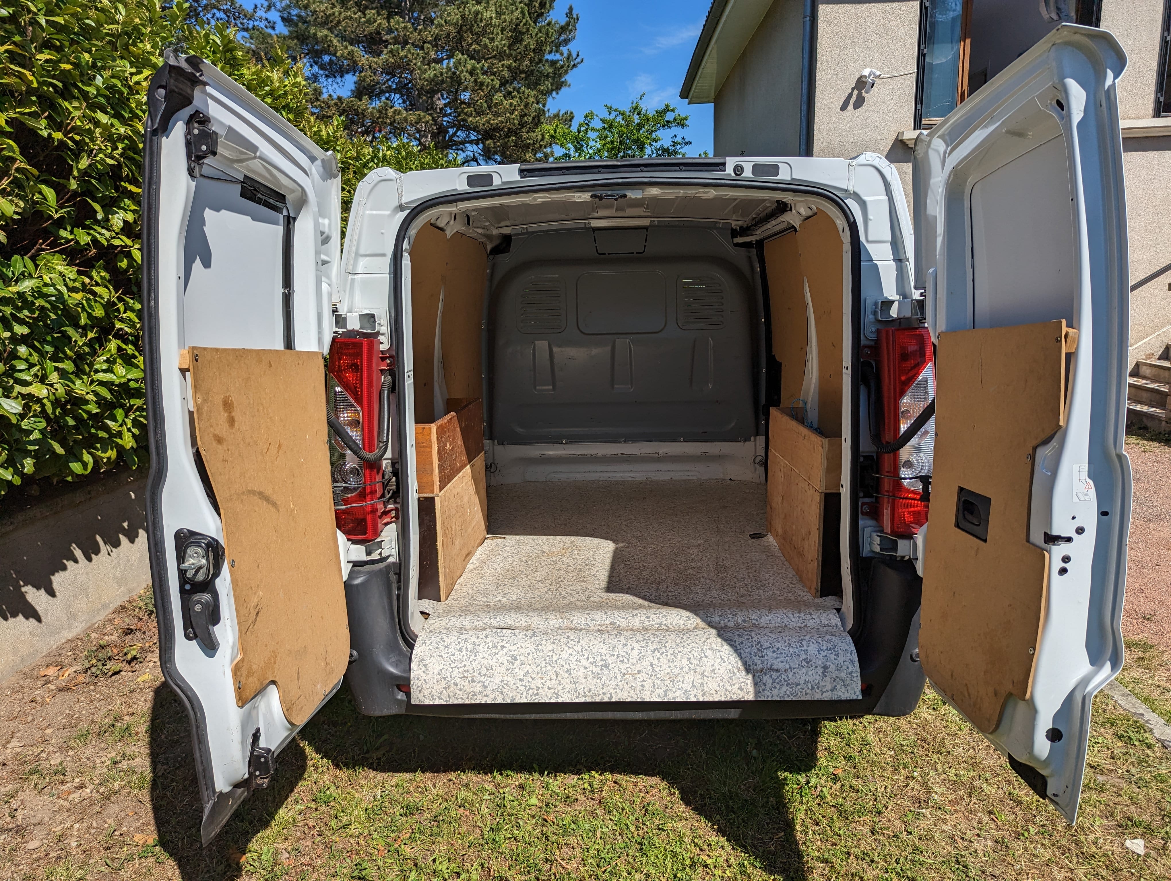 Fiat Scudo Pack Confort Clim - 2.2mx1.6mx1.4m utile - déménagement - garage - déchetterie ready avec Entrée audio / iPod