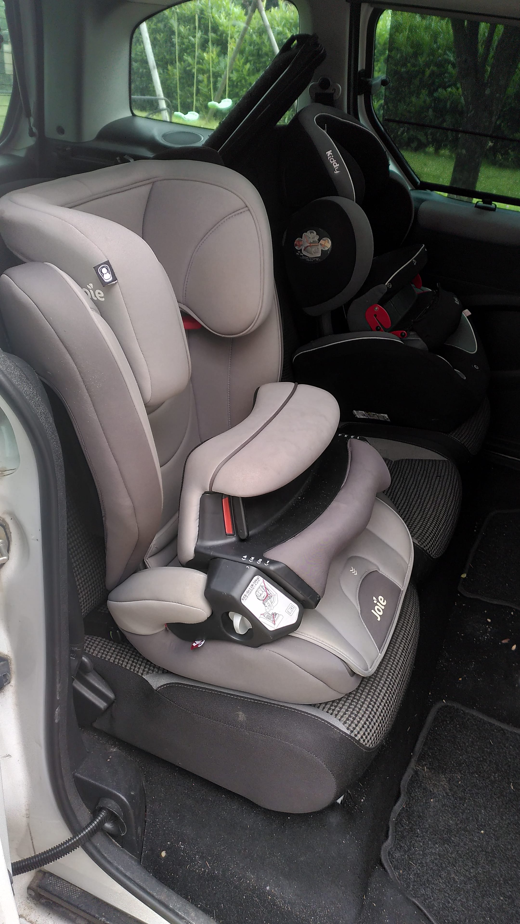 Peugeot Partner Tepee avec Pneus neige