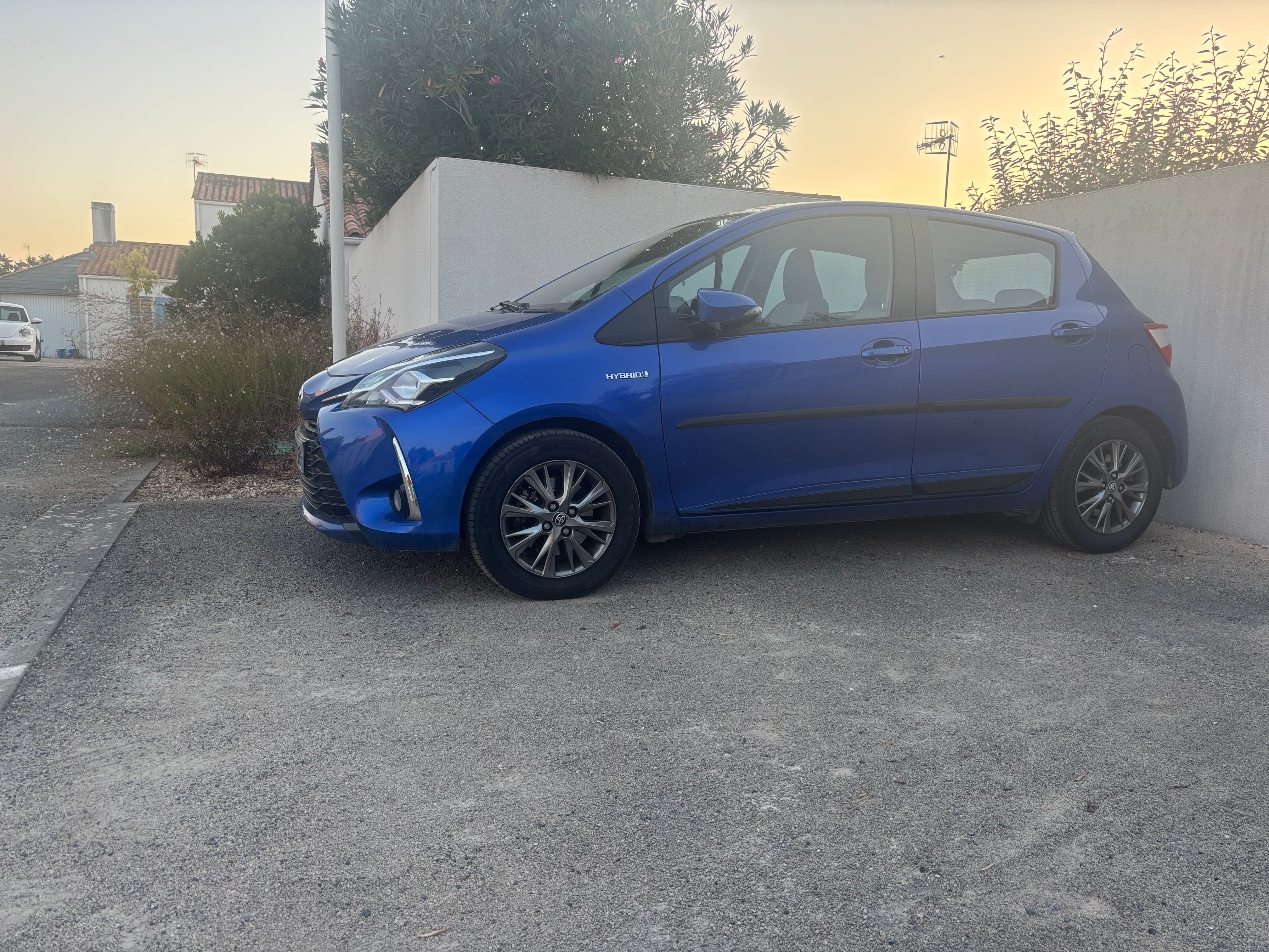 Toyota Yaris Hybride, 2019, Essence 95 / Électrique (hybride), automatique