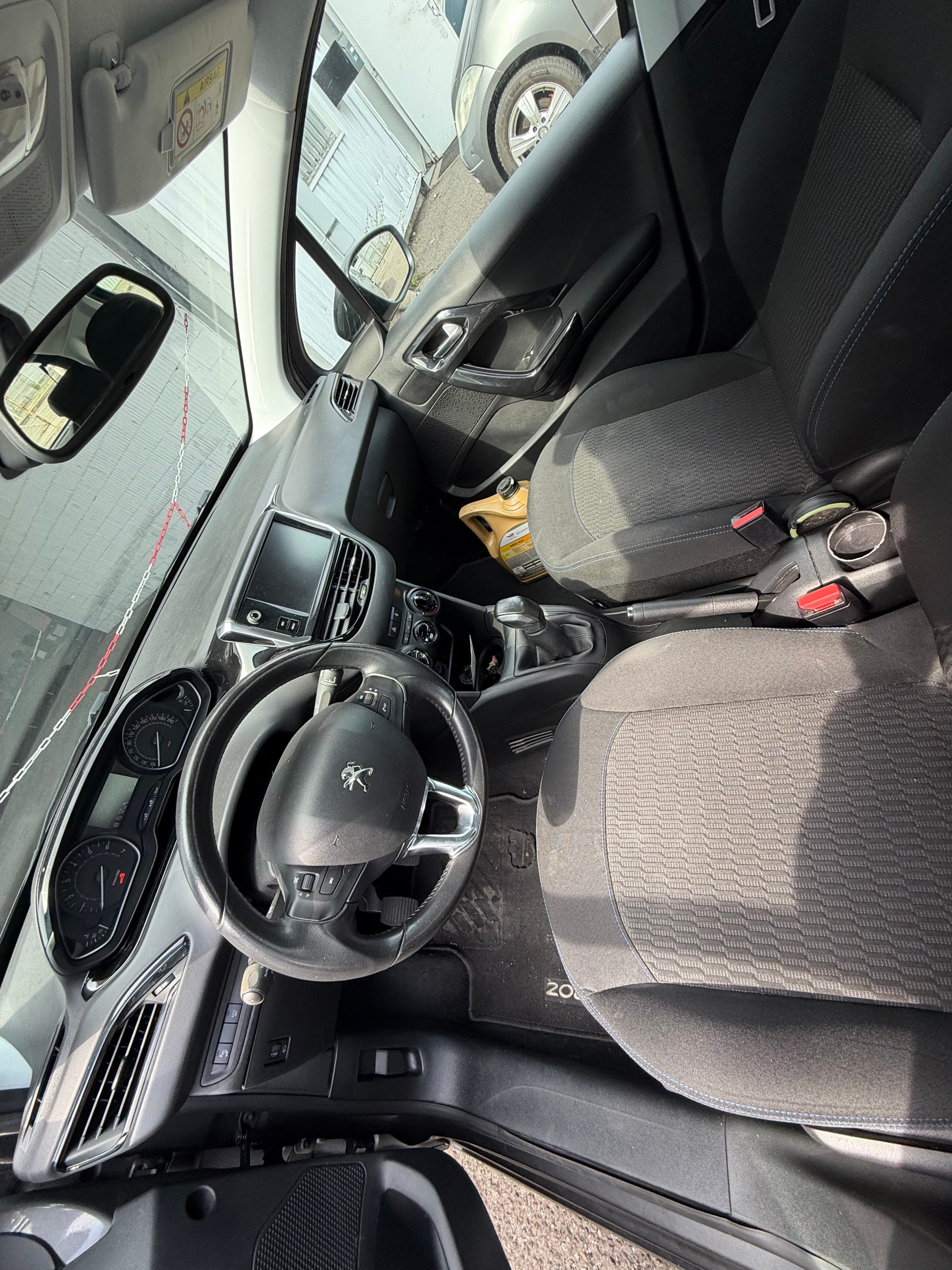 Peugeot 208 avec Régulateur de vitesse