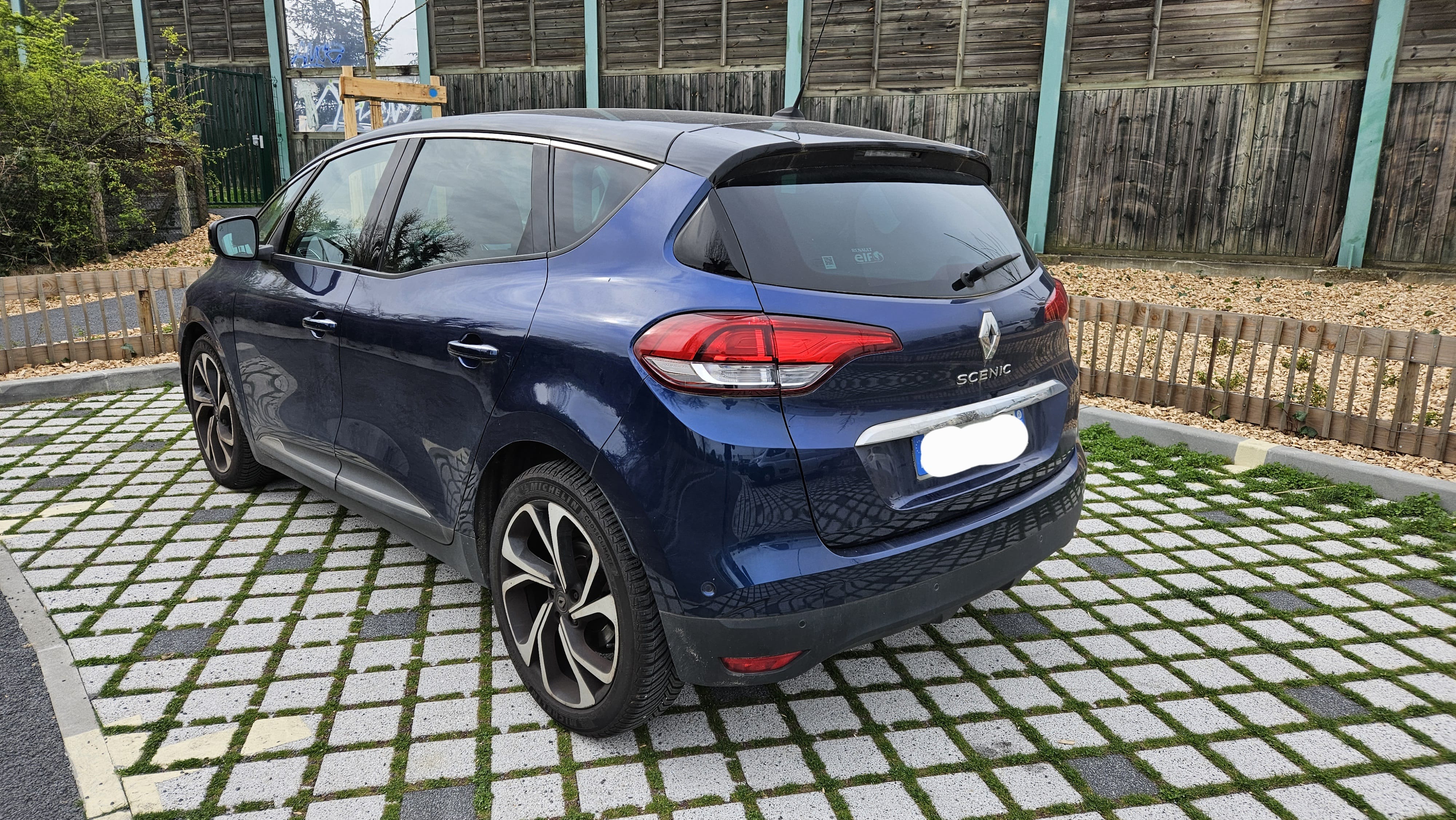 Renault Scenic Essence avec GPS