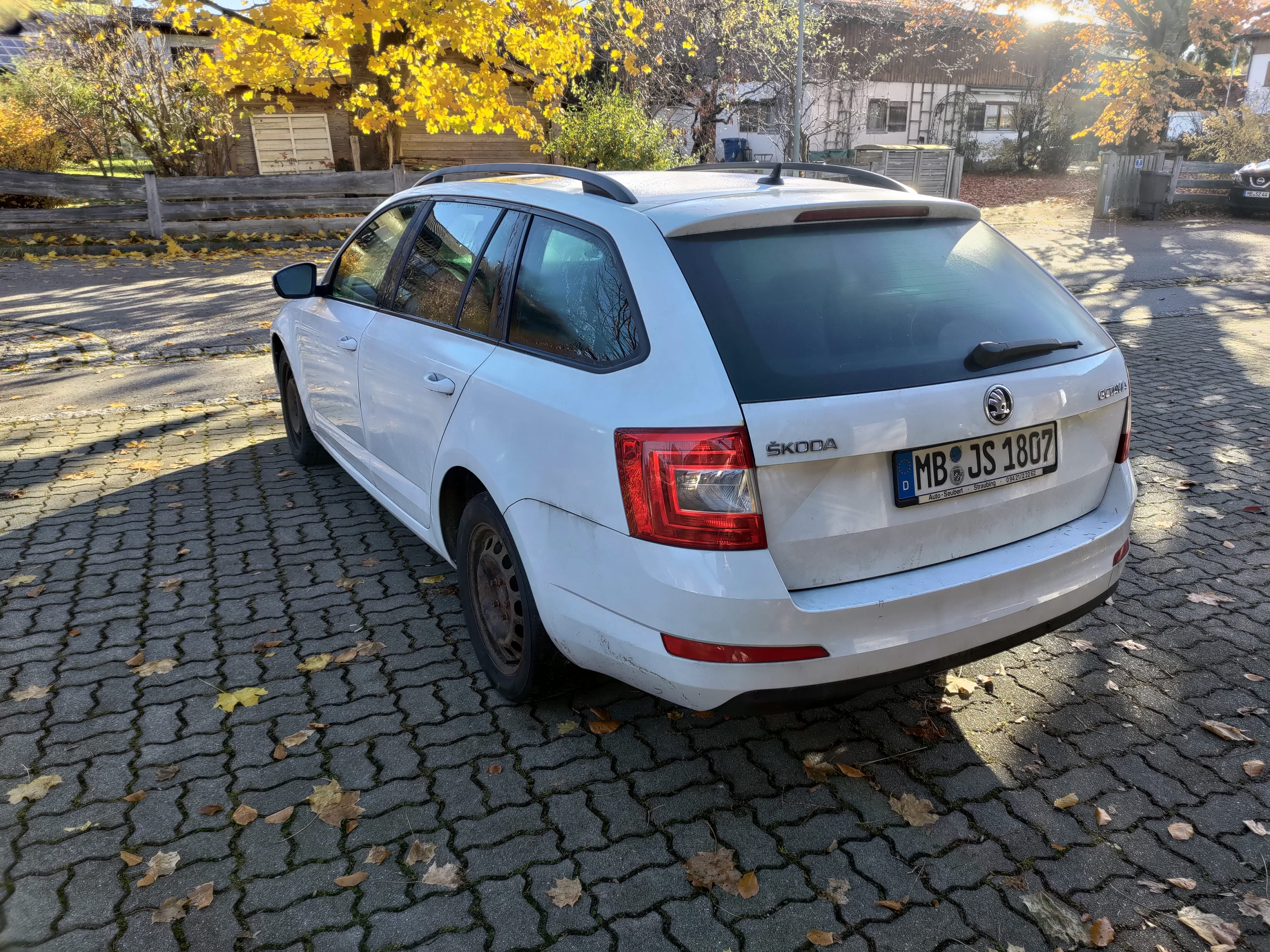 Skoda Octavia Kombi mit Navigationsgerät