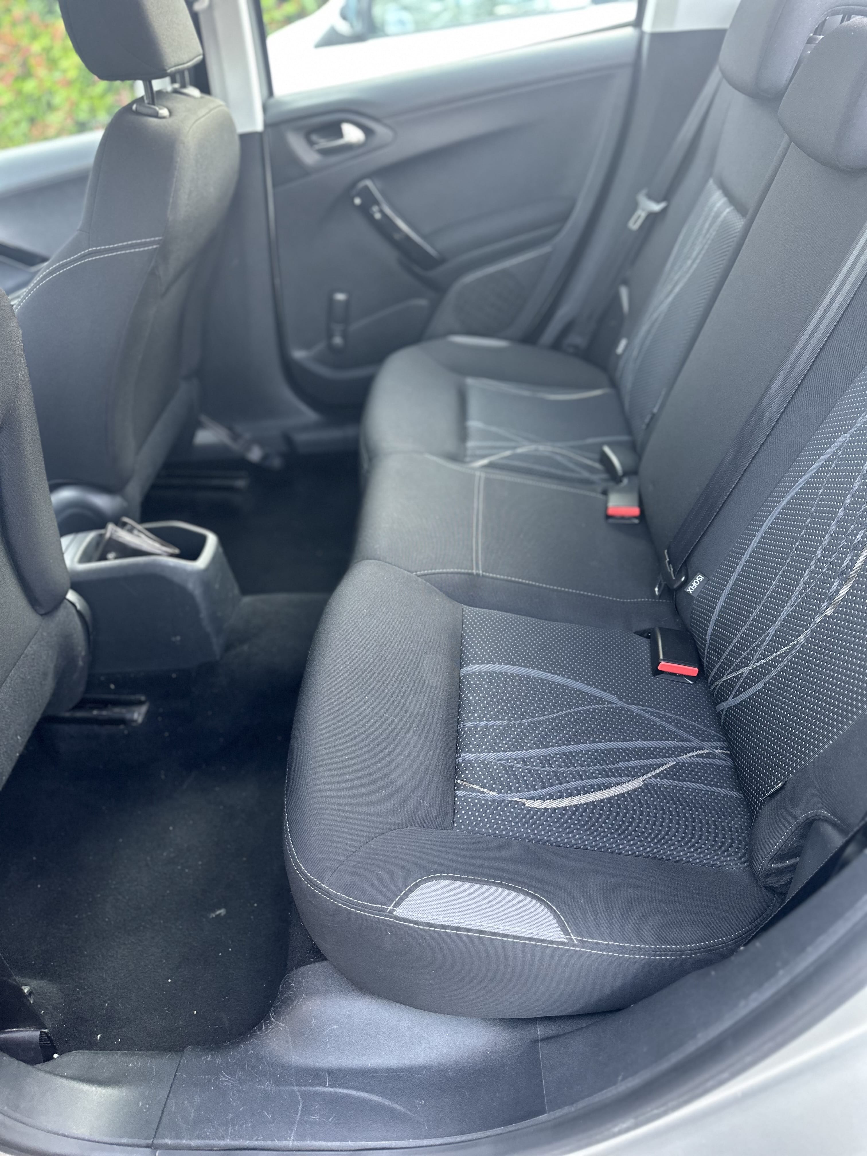 Peugeot 208 avec Attelage