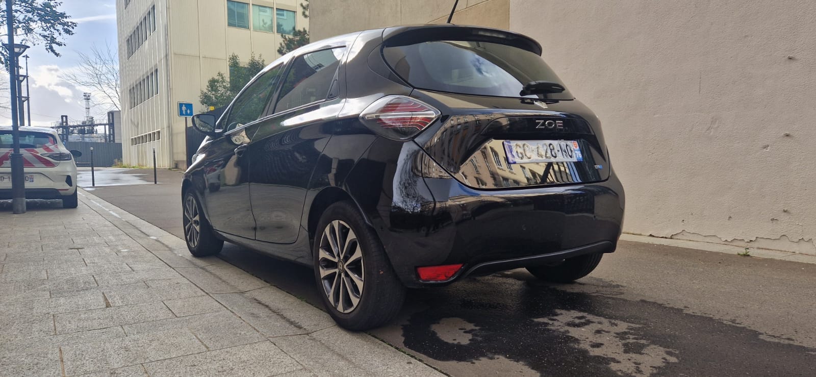 Renault ZOE TOUTE OPTION 52 kWh – 100 % électrique, stationnement gratuit avec GPS