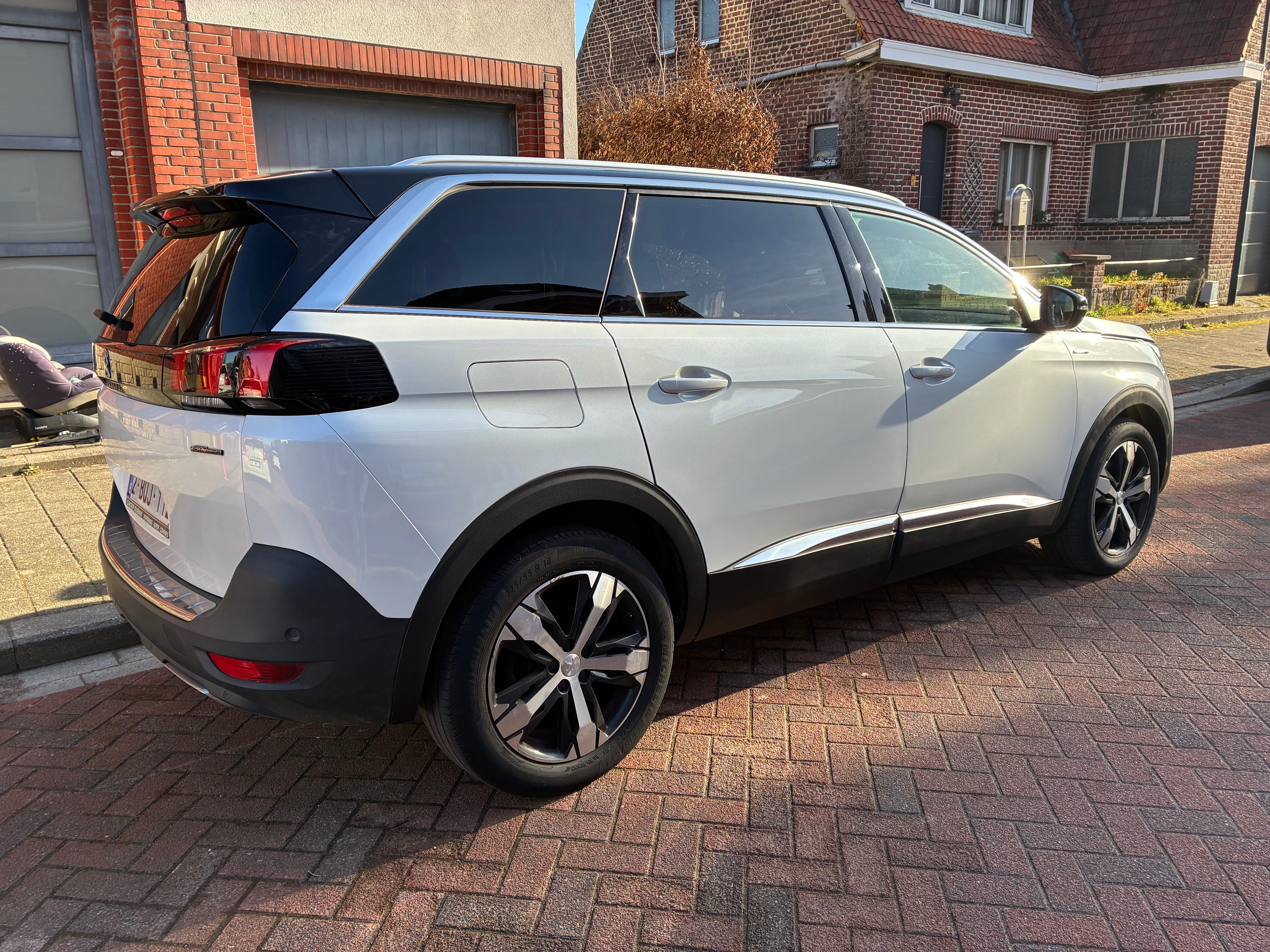 Peugeot 5008 GT Essence 7 places avec GPS