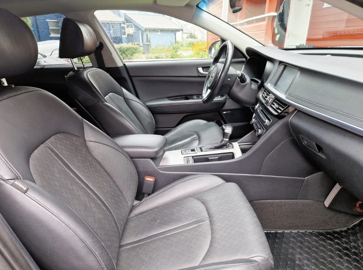 Kia Optima Station Wagon with Bluetooth audio