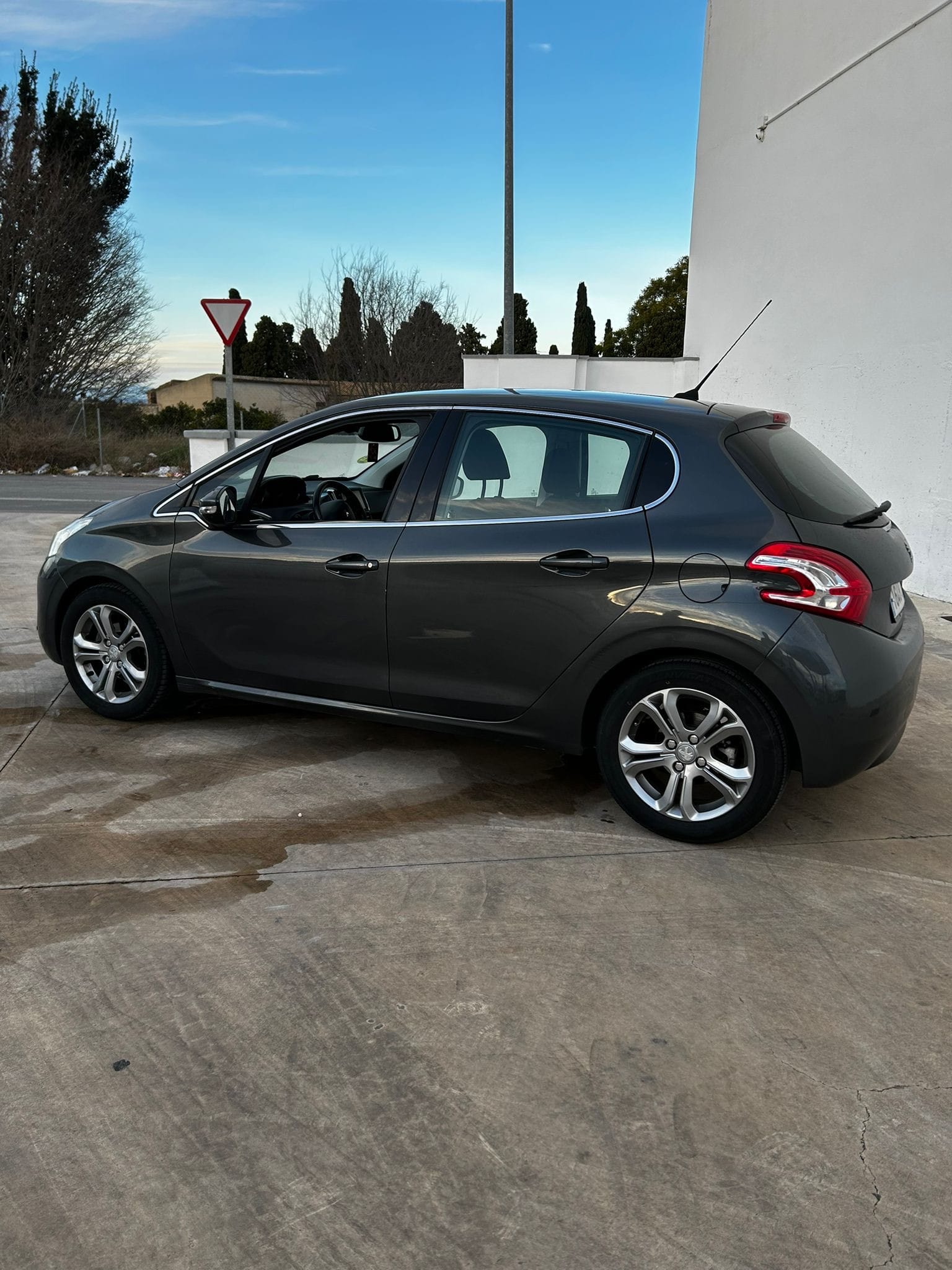 Peugeot 208 con Aire acondicionado
