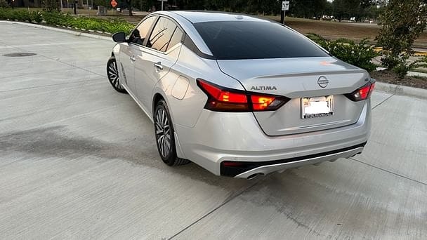 Nissan Altima 2.5 SR with Audio / iPod input