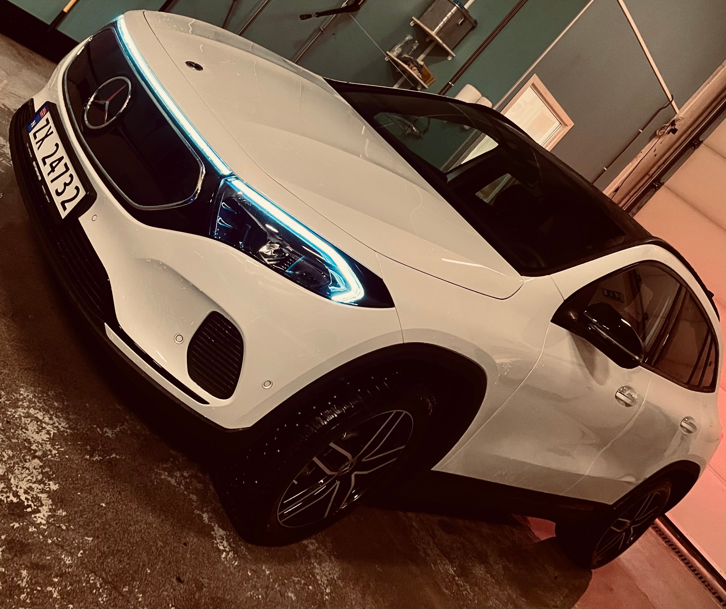 Mercedes-Benz EQA 300 4matic, 2024 modell. med Aircondition