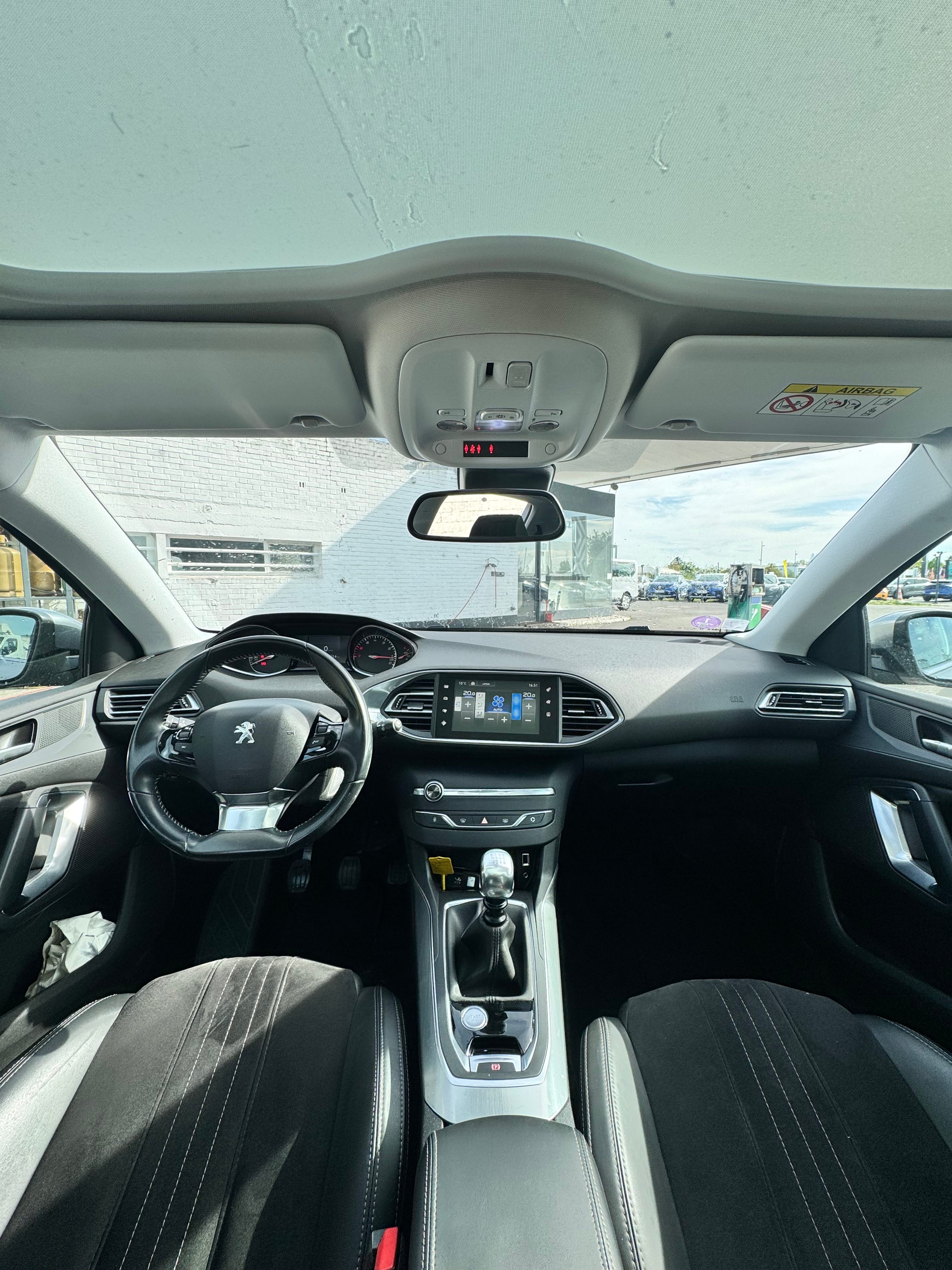 Peugeot 308 avec GPS