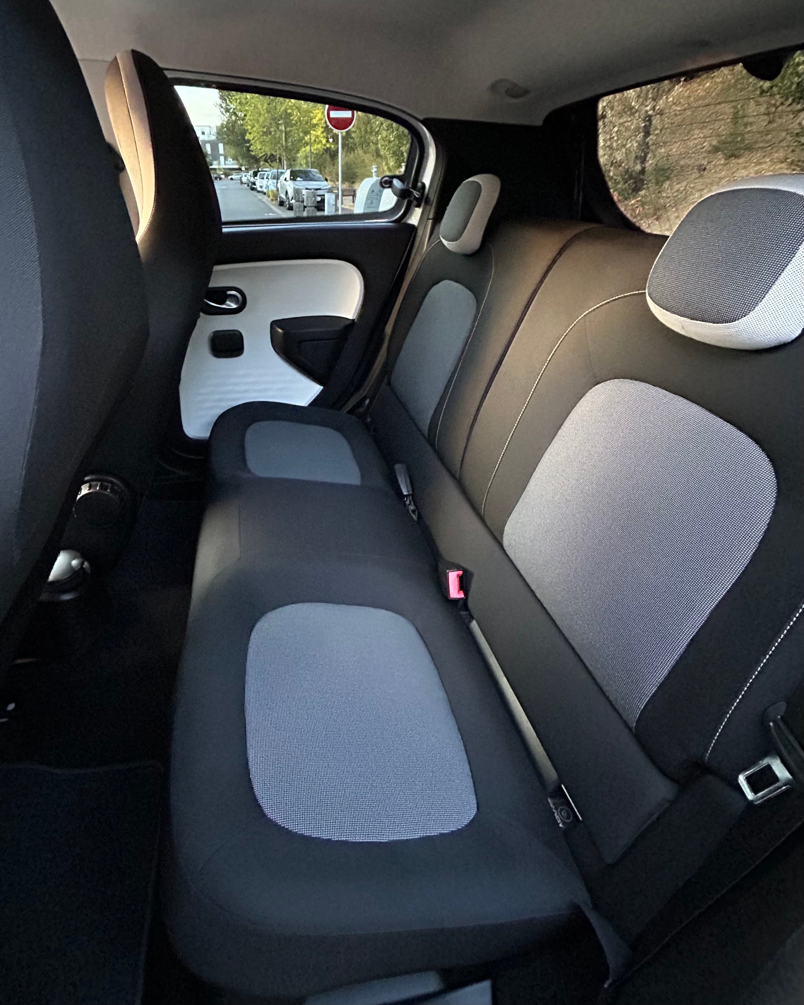 Renault Twingo III (Blanche avec bluetooth et radars de recul)