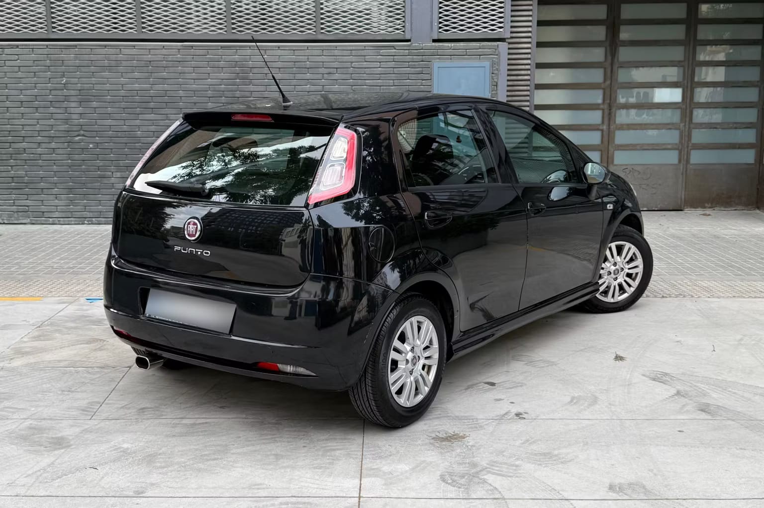 Fiat Punto Easy - económico, cómodo y perfecto para ciudad o escapadas con Entrada de Audio/iPod
