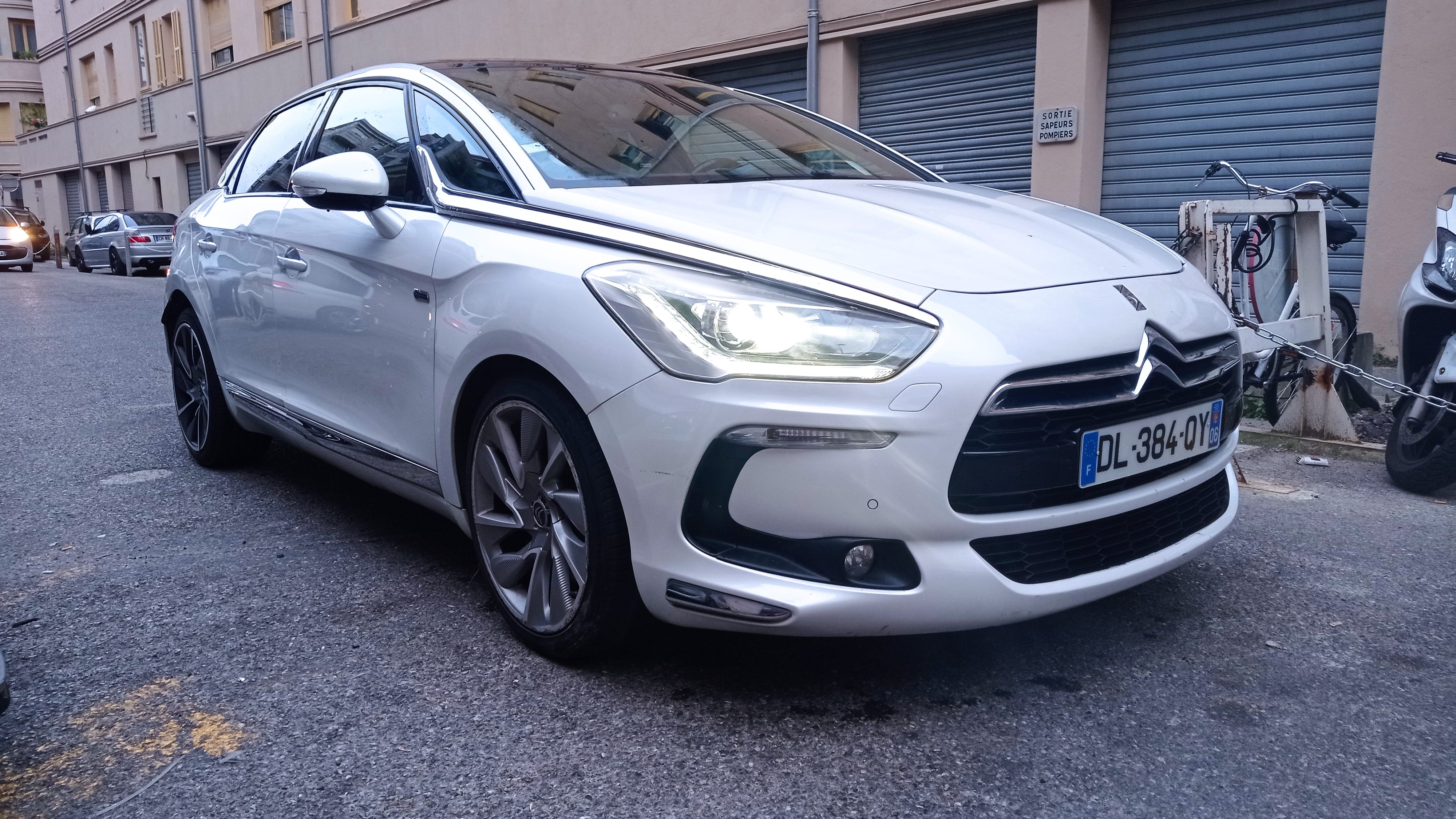 Citroen DS5, 2012, Diesel / Électrique (hybride)
