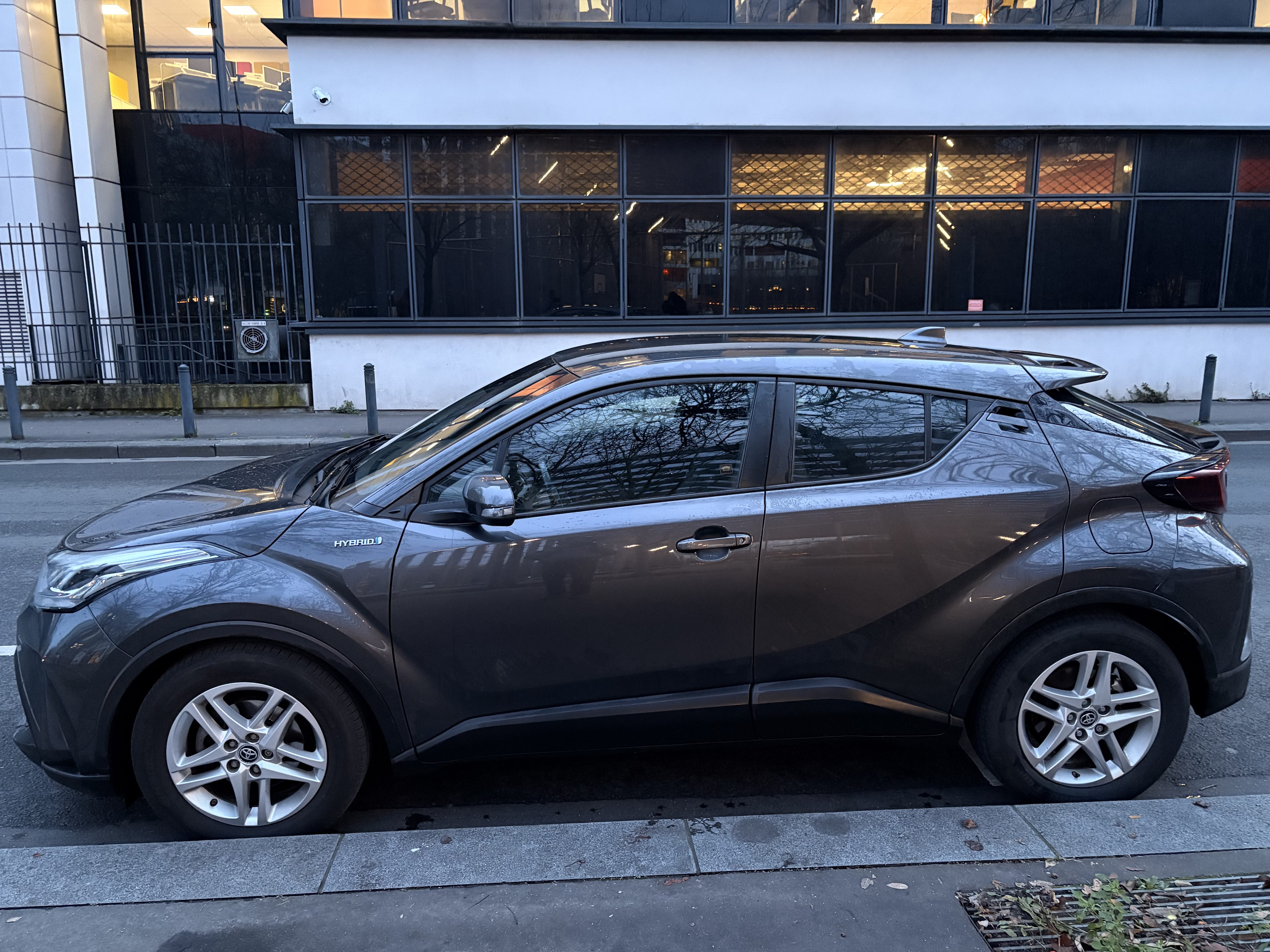 Toyota C-HR Hybrid avec Climatisation
