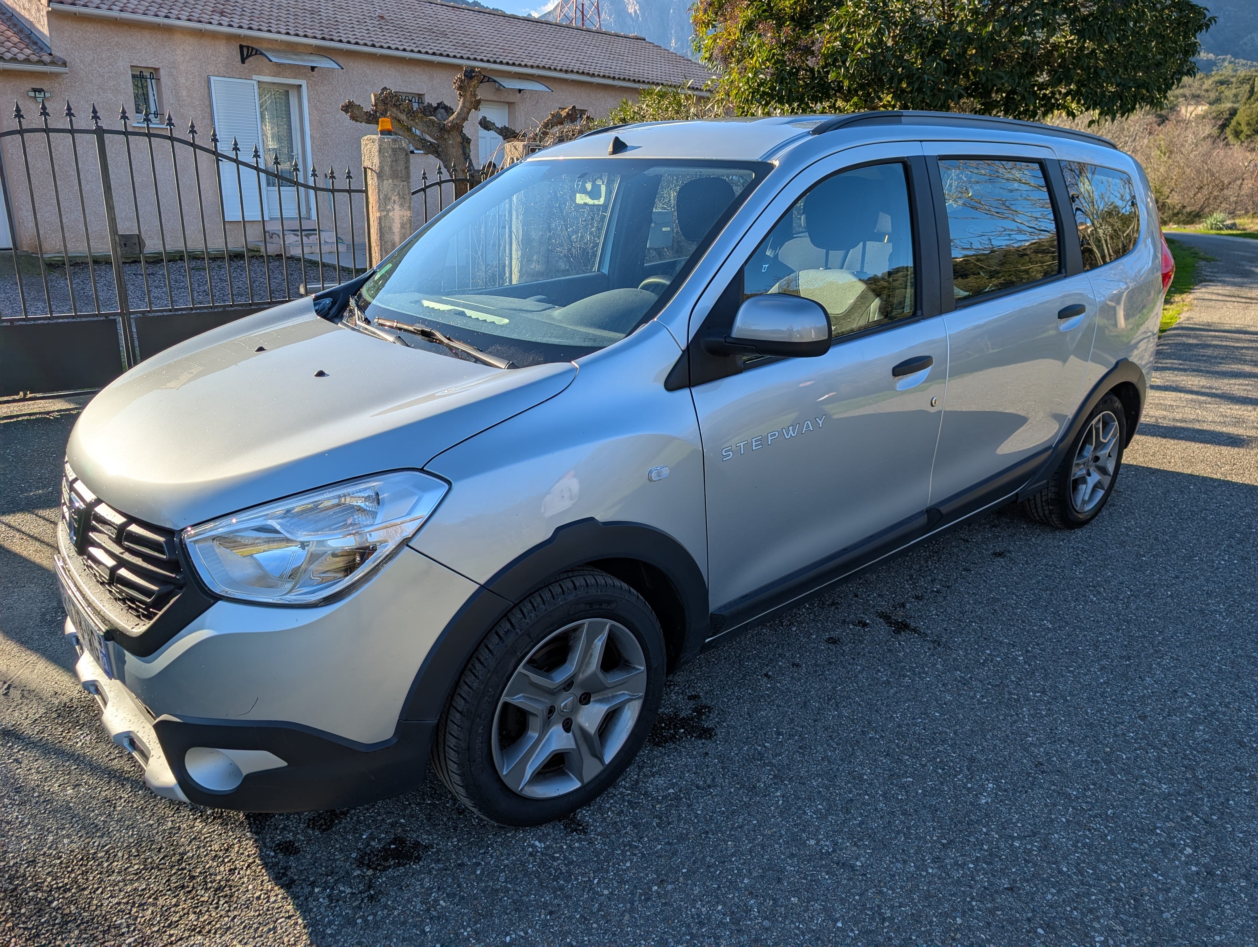 Dacia Lodgy, 2022, Essence 95, 7 places