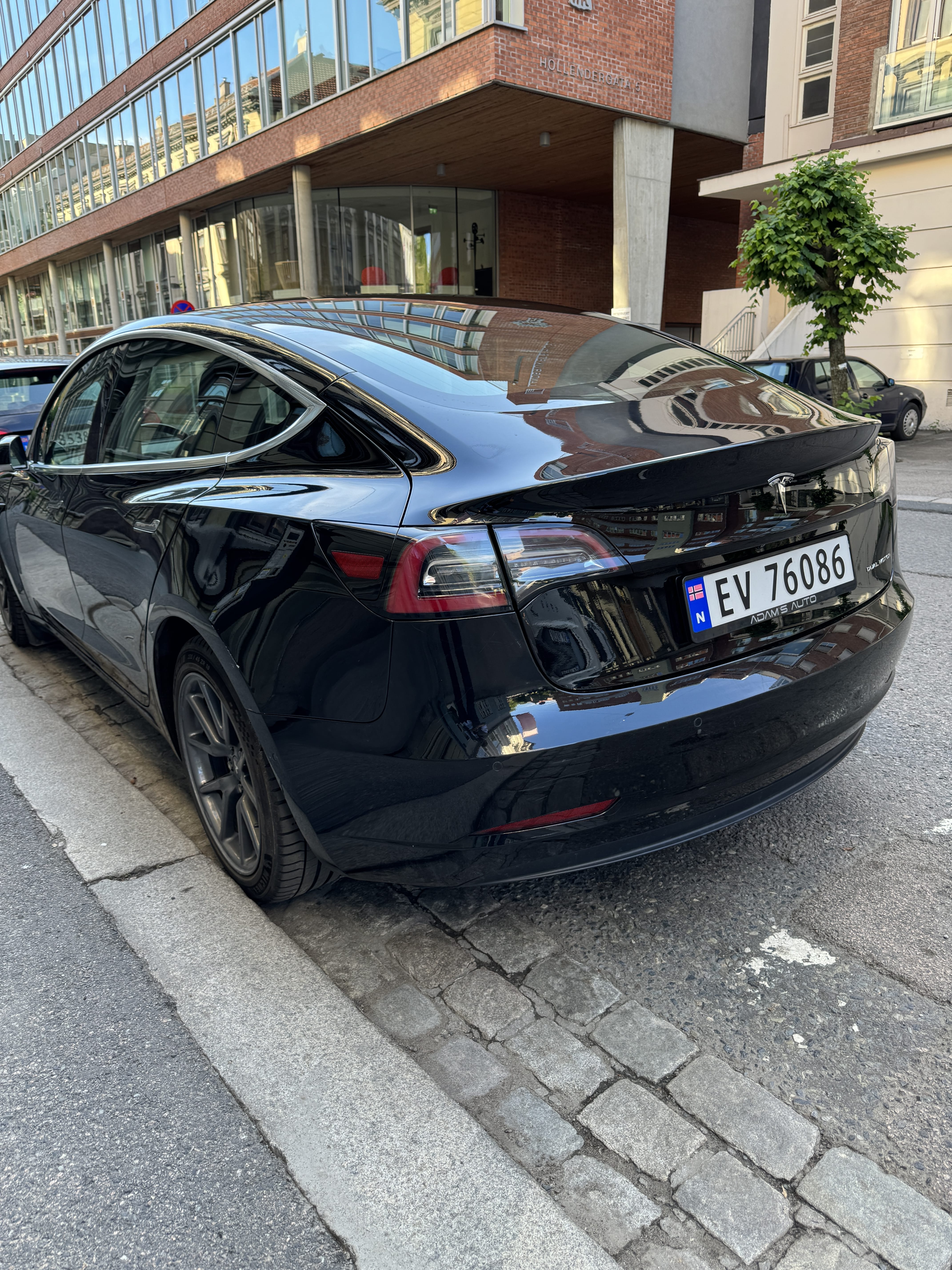 Tesla Model 3 Long Range med GPS