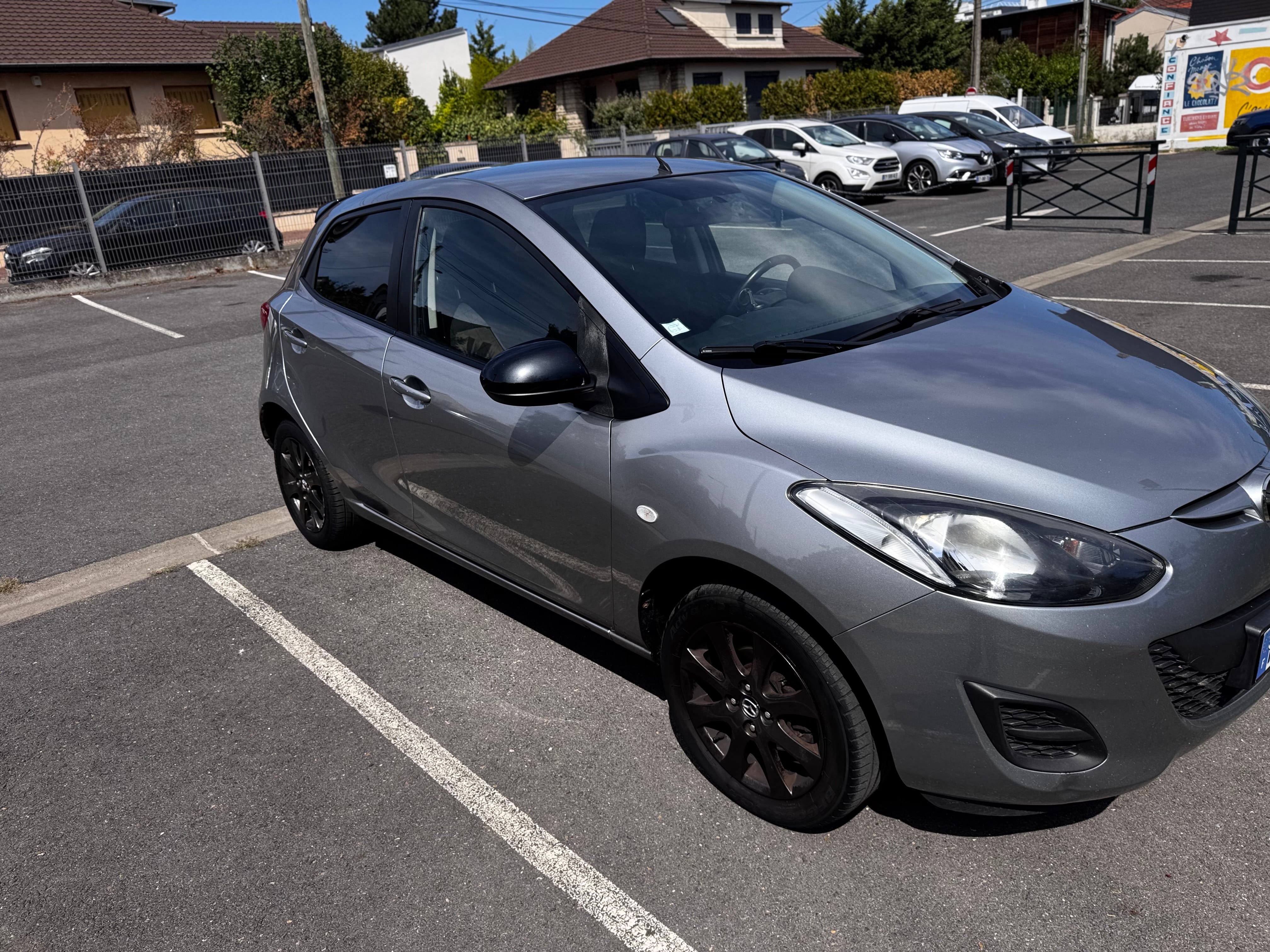 Mazda 2 con Puertos de carga USB