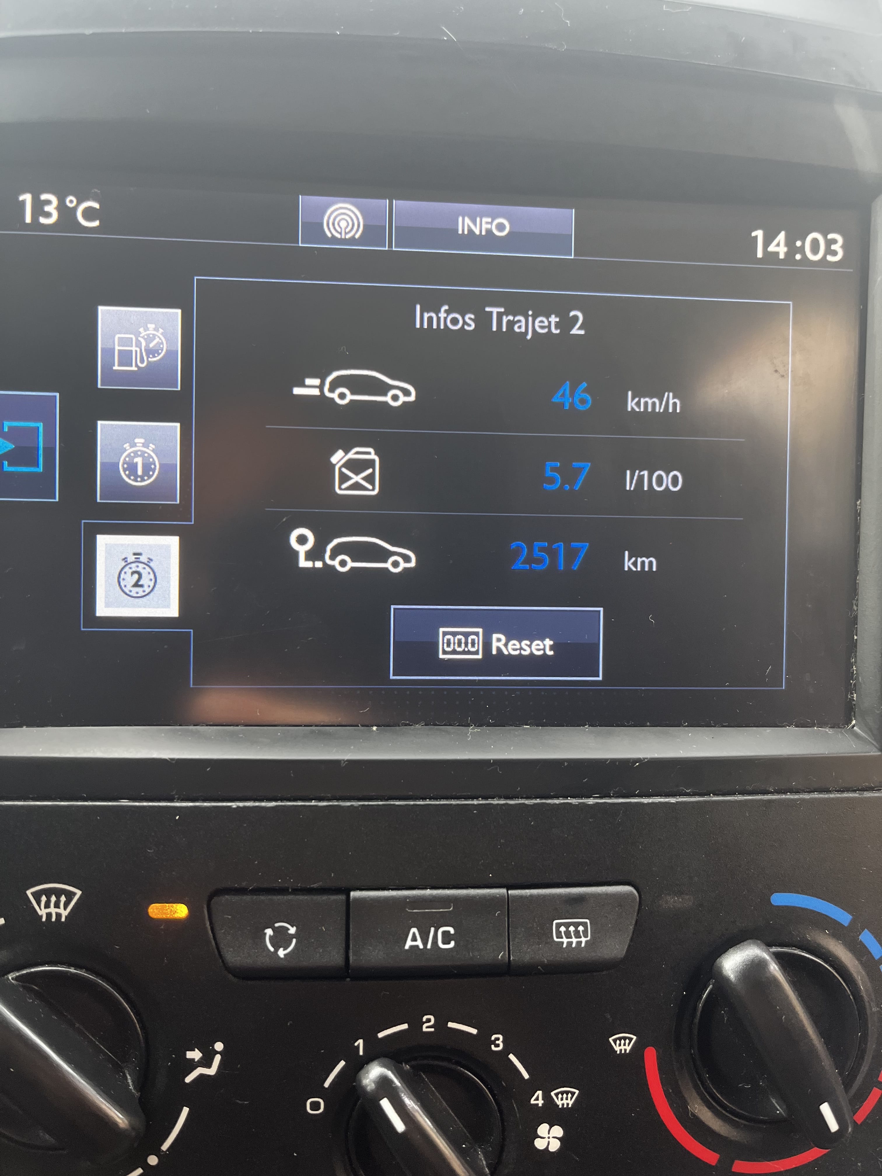 Peugeot Partner Fourgon with Apple CarPlay