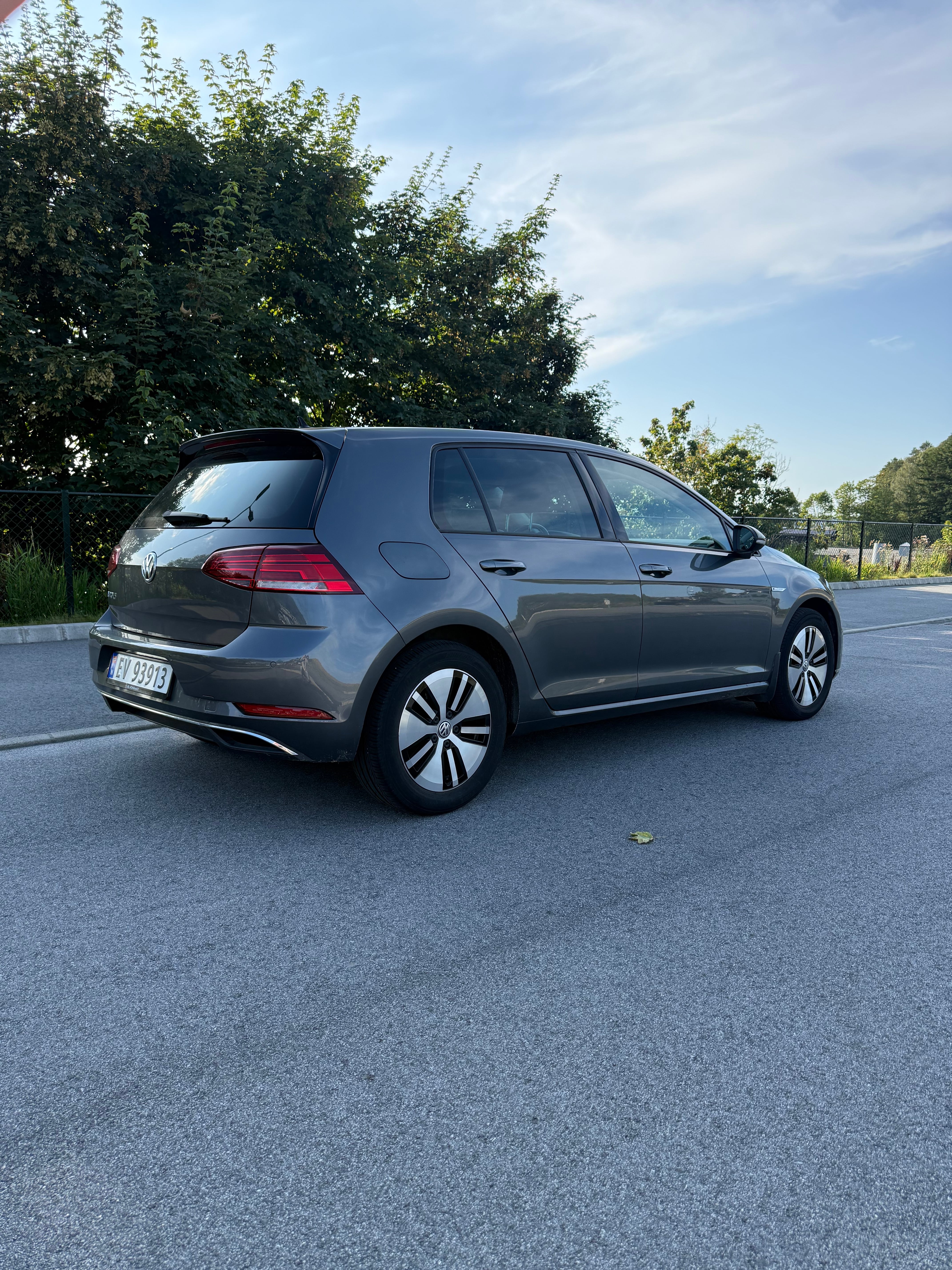Volkswagen e-Golf with Backup camera
