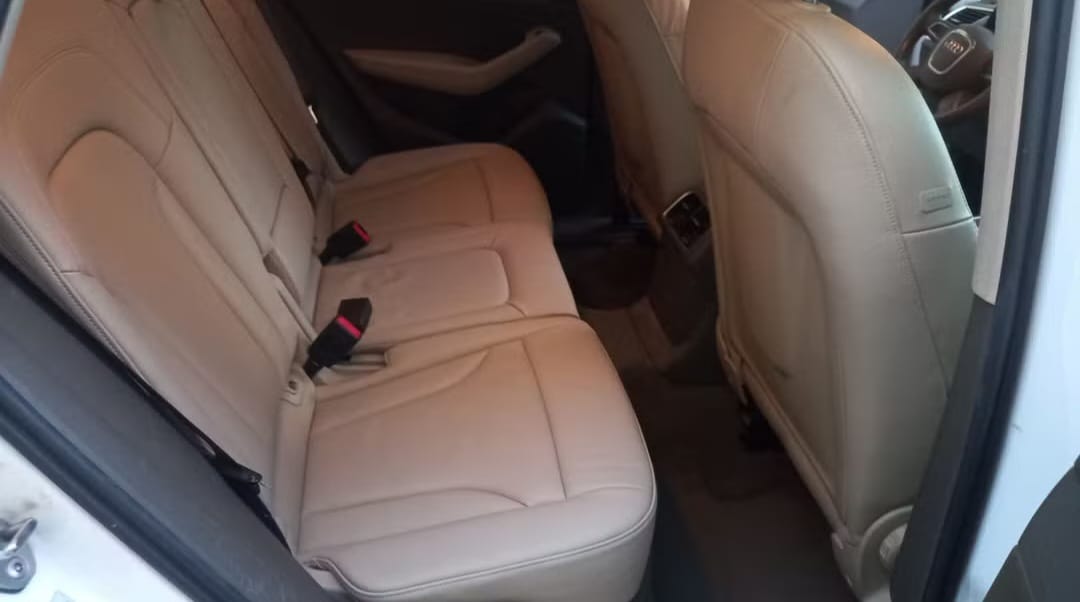 Audi Q5 avec Entrée audio / iPod