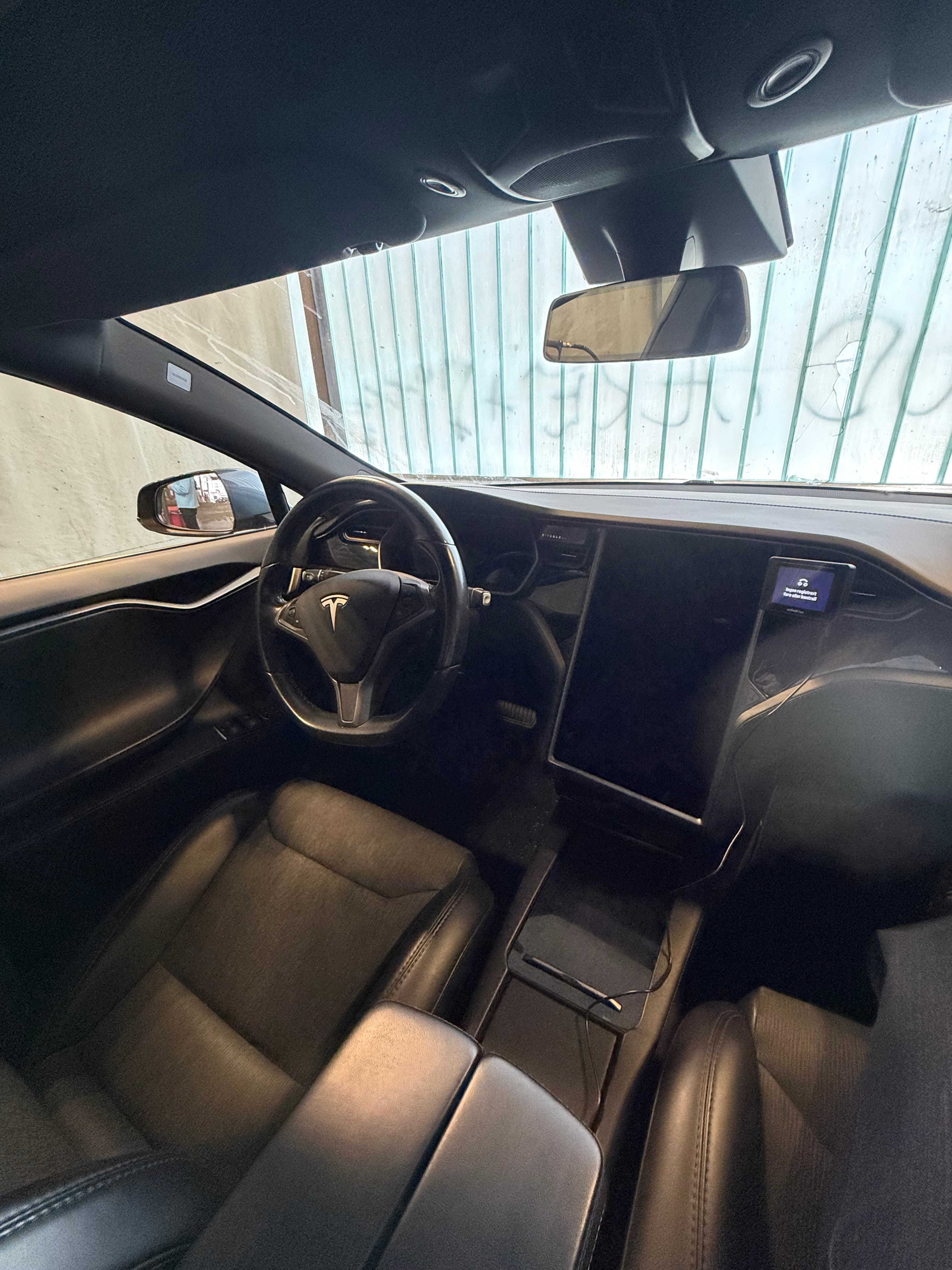 Tesla Model S 75D med Ryggekamera