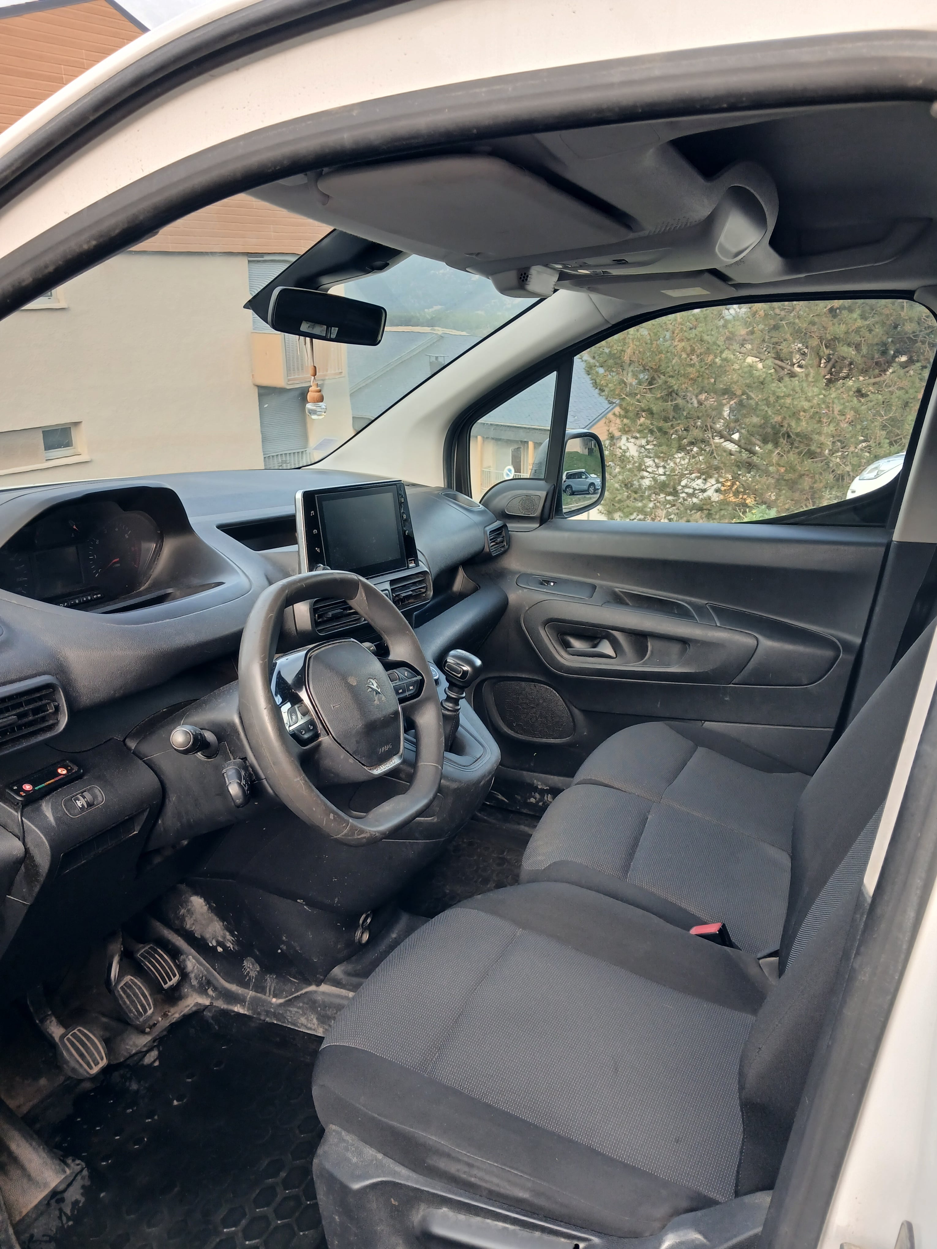 Peugeot Partner Fourgon avec GPS
