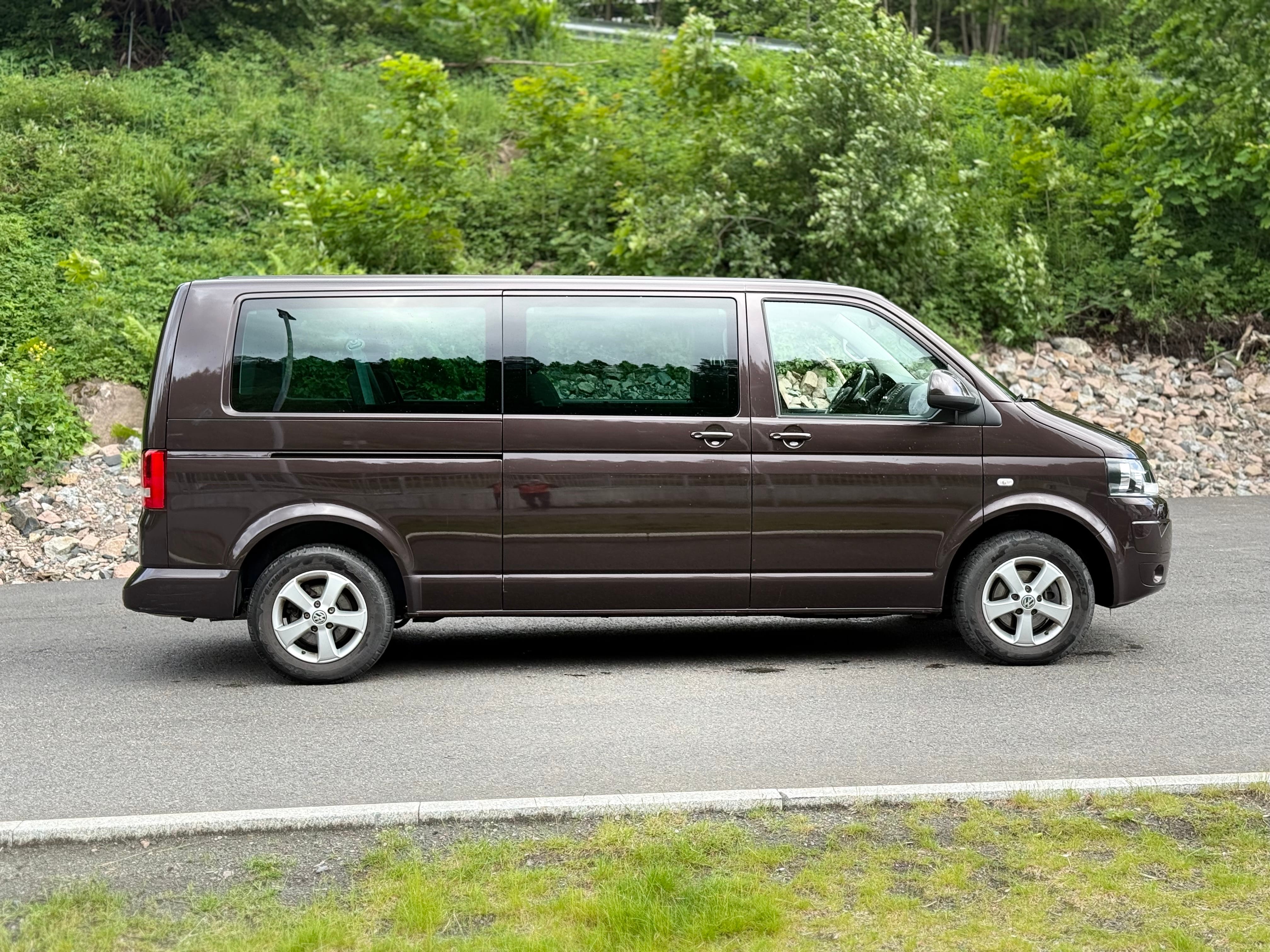 Volkswagen Caravelle 2.0 TDI 9 seter med automatgir mit Klimaanlage