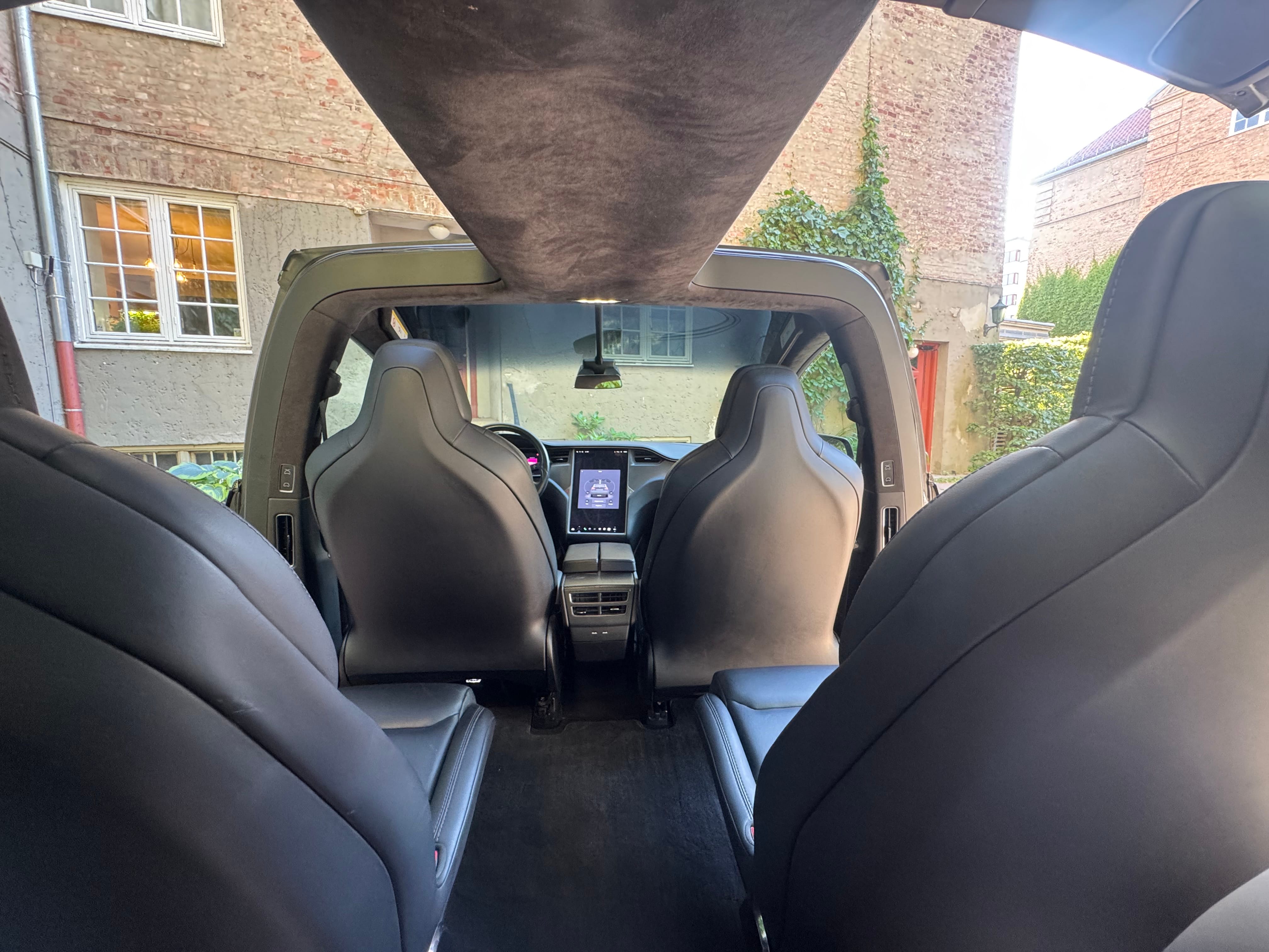 Tesla Model X 100D med USB ladeuttak
