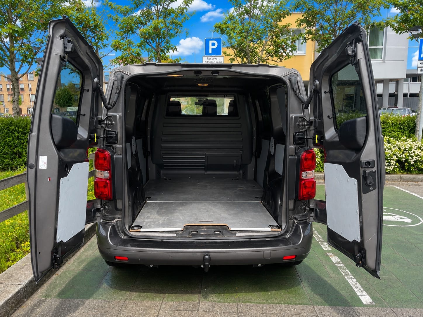 Opel Vivaro with Backup camera