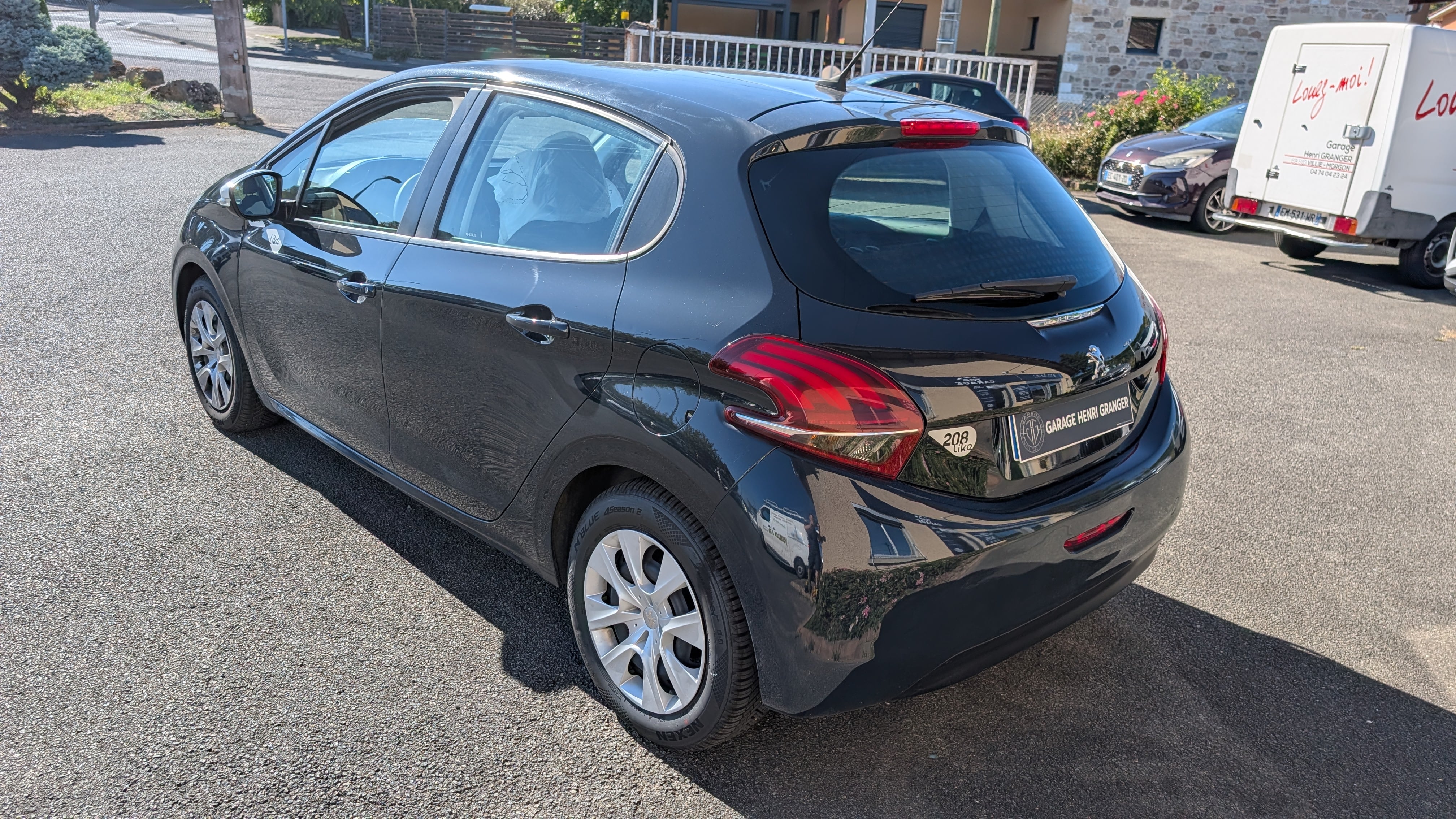 Peugeot 208 1.2 68 BVM5 avec GPS