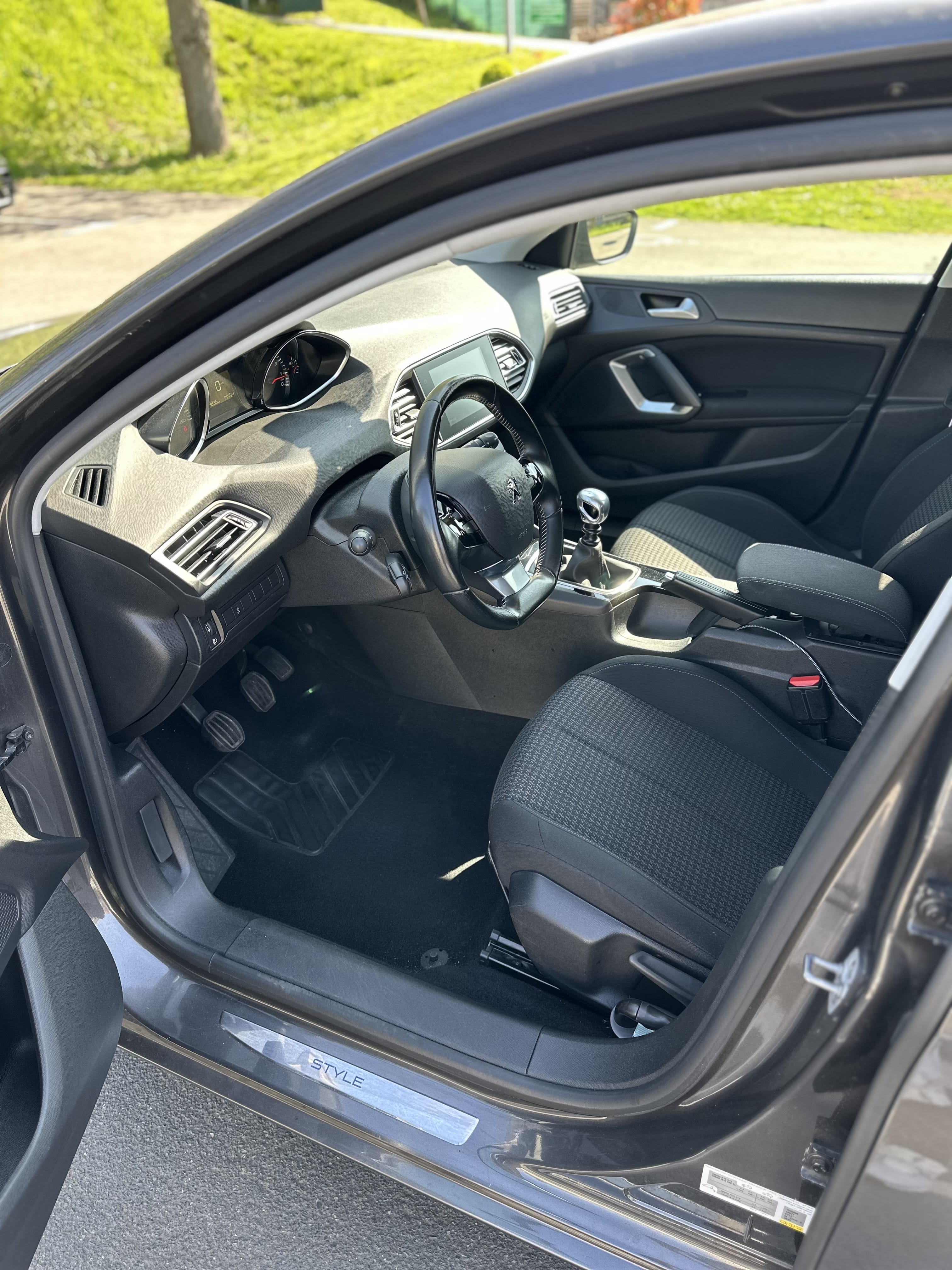 Peugeot 308 CarPlay et Android Auto avec Apple CarPlay