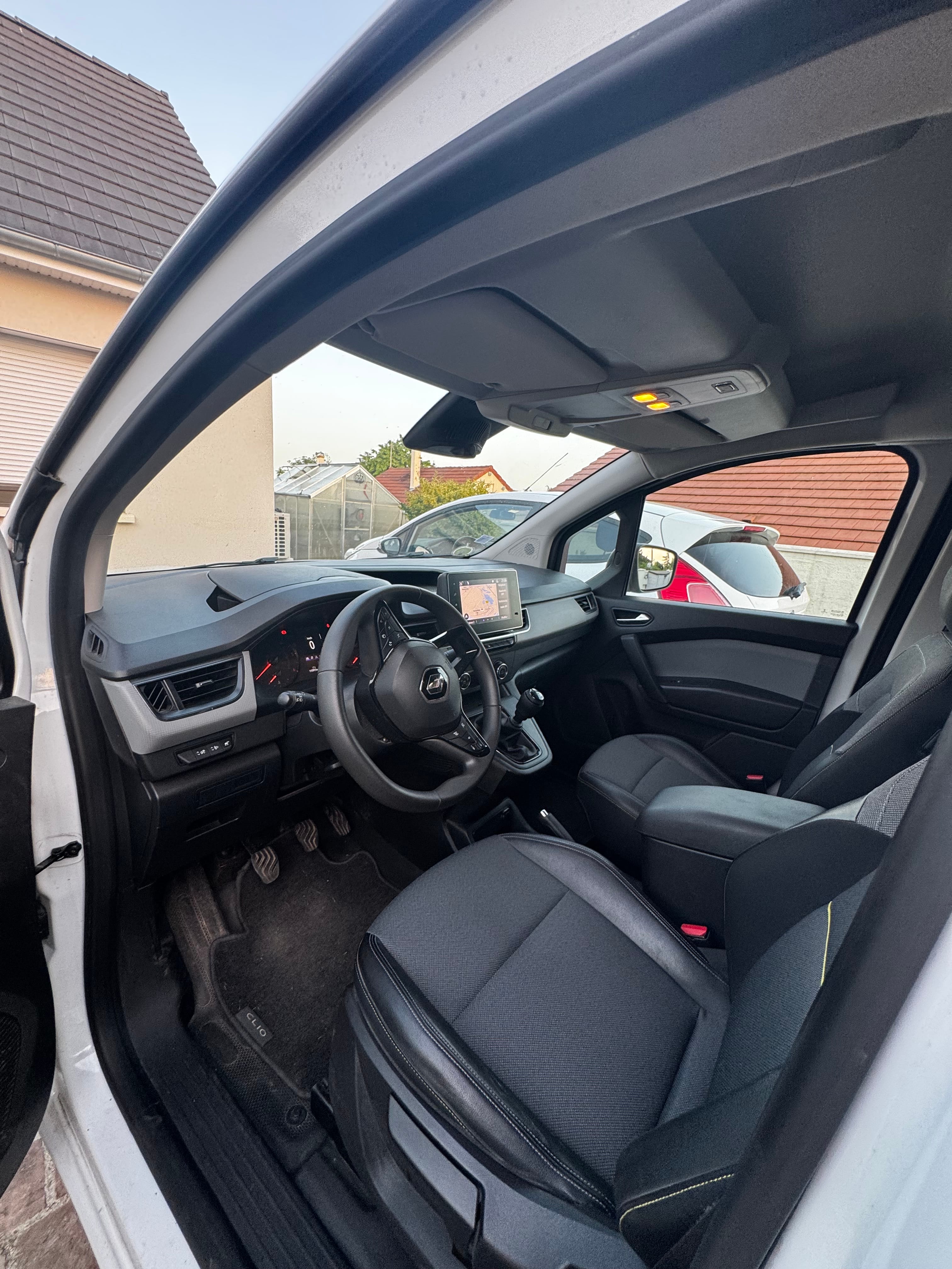 Renault Kangoo Fourgon avec GPS