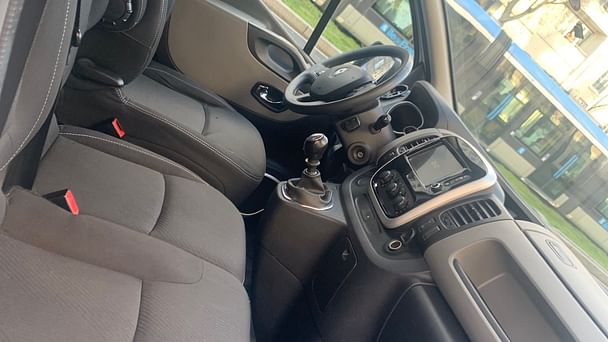 Renault Trafic 125cv 9 m3 - Clim - GPS - Bluetooth - Caméra - Radars - Diable avec GPS