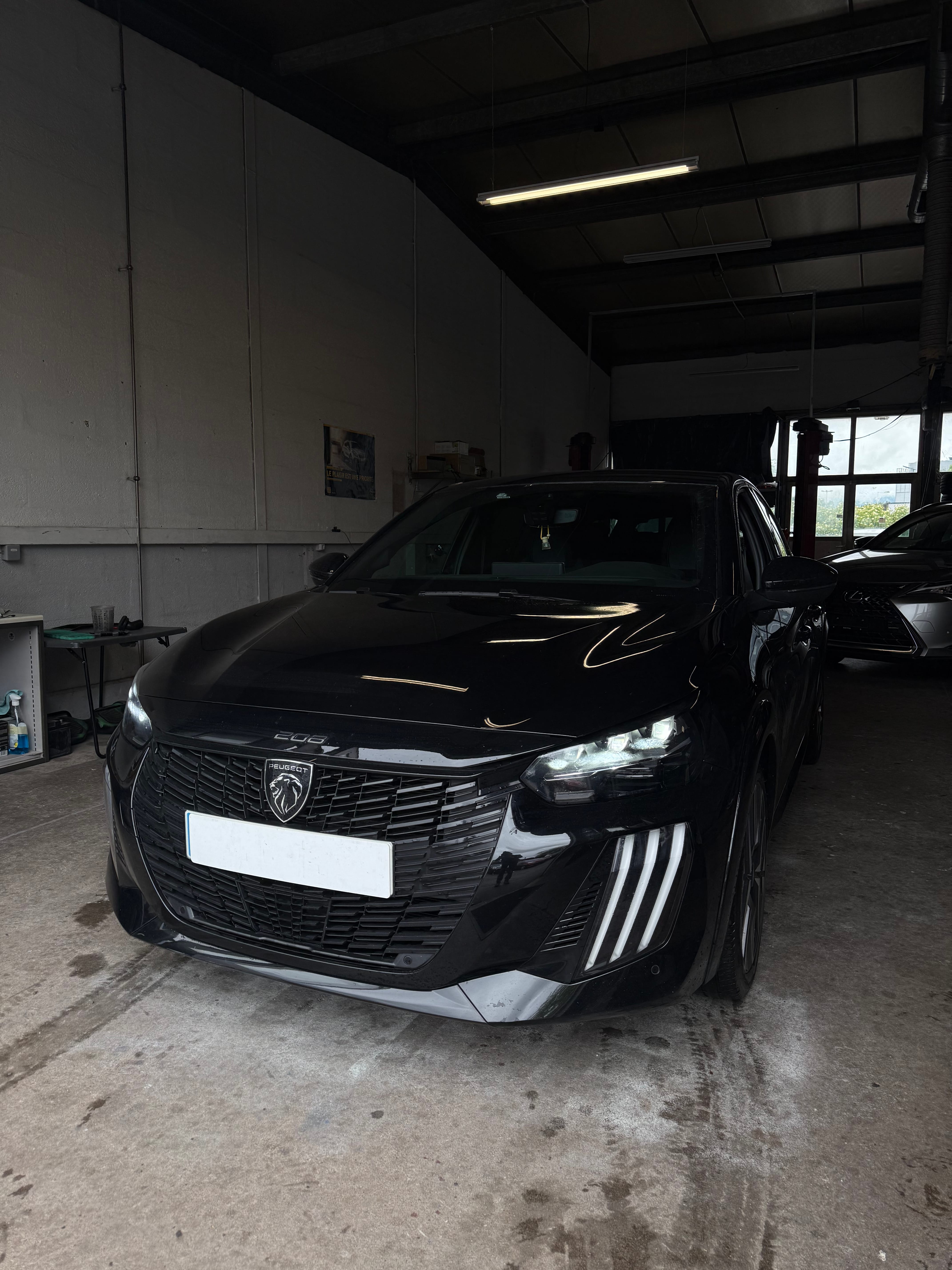 Peugeot 208 GT Line, 2024, Essence 95 / Électrique (hybride), automatique