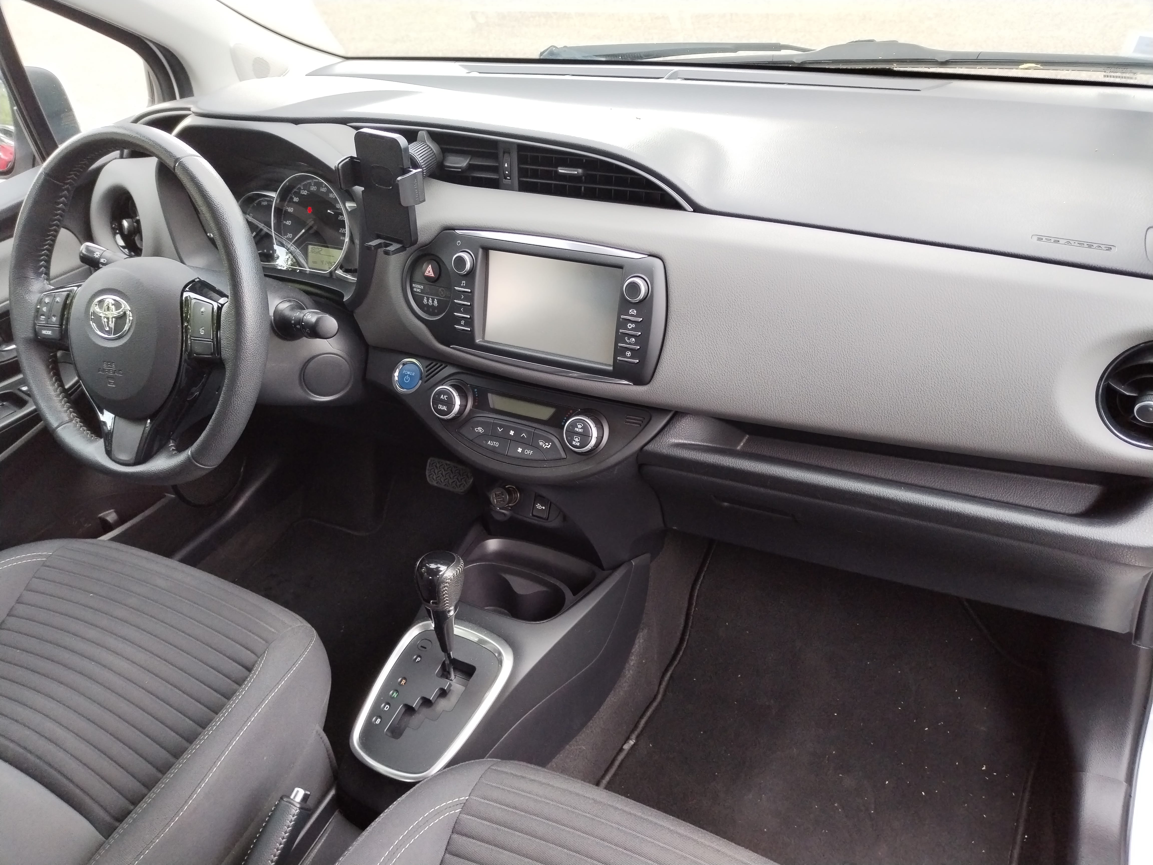 Toyota Yaris Hybride avec Pneus neige