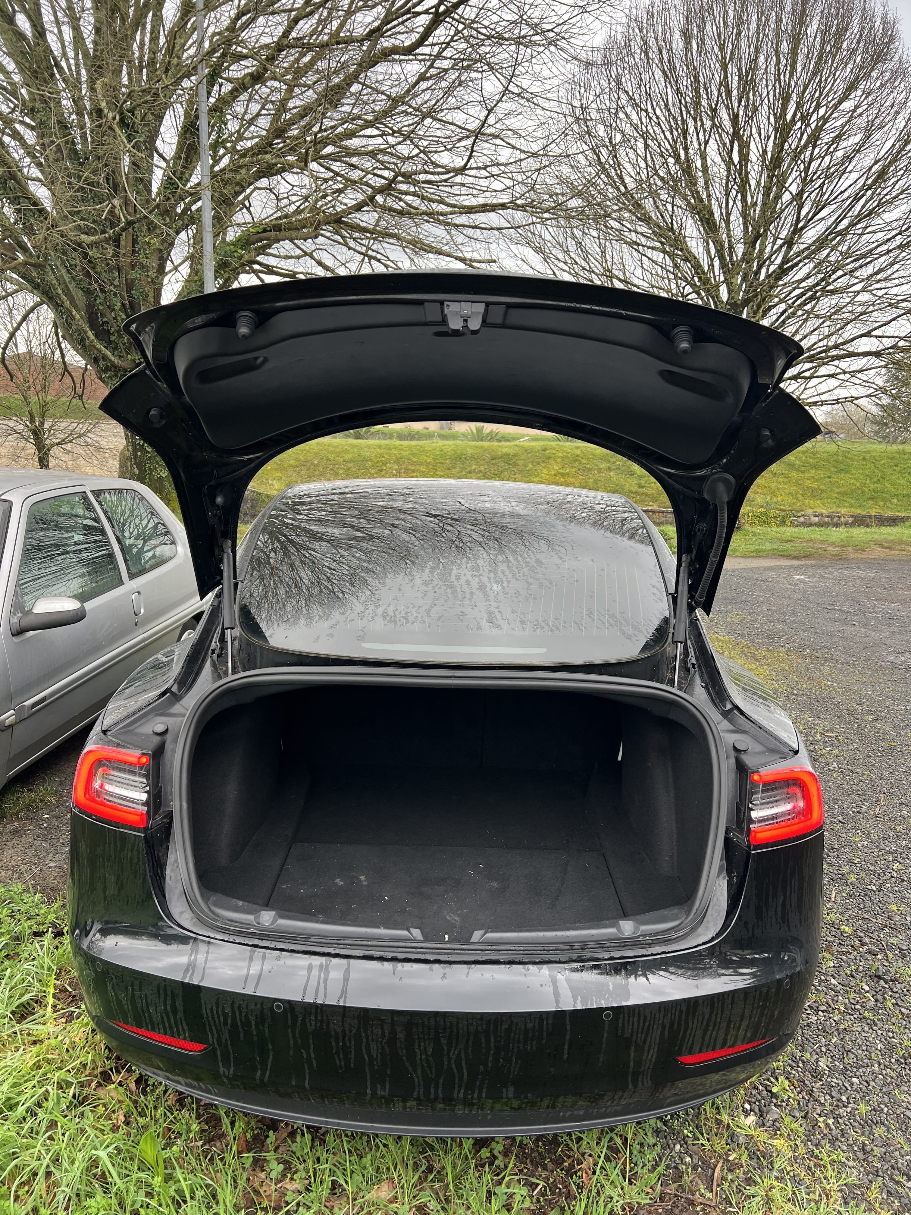 Tesla Model 3 Long Range avec Quatre roues motrices