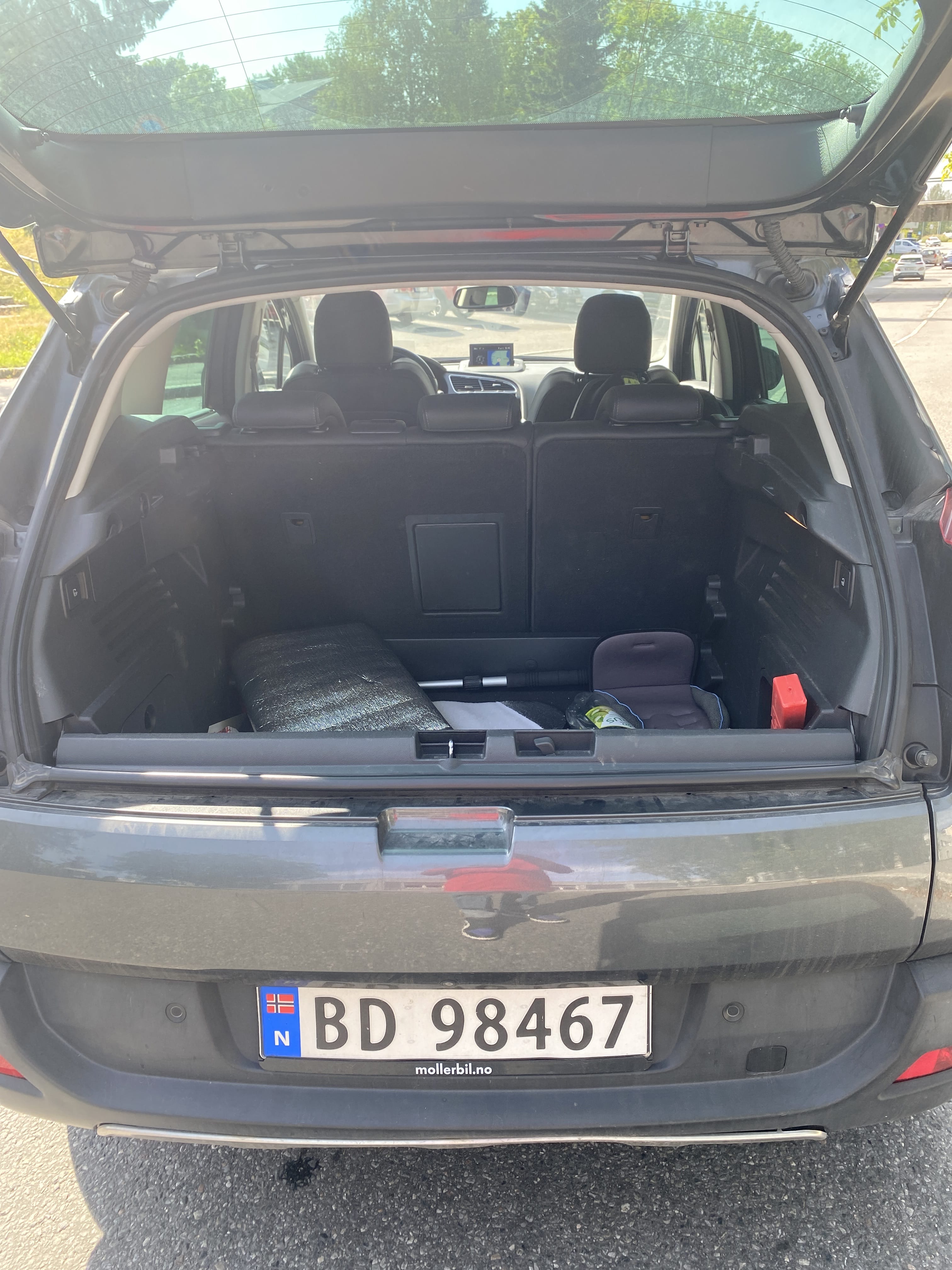 Peugeot 3008 with Audio / iPod input