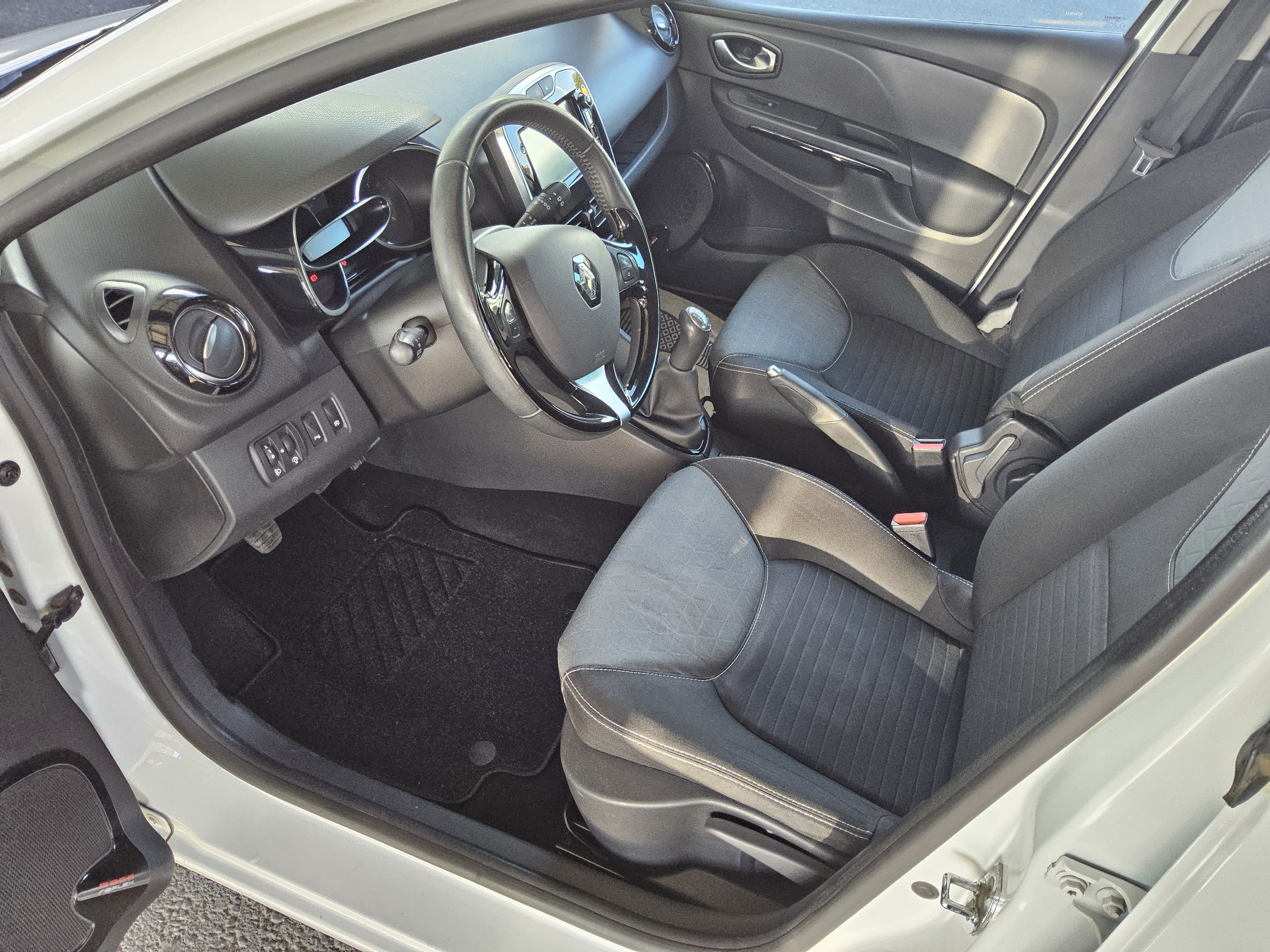 Renault Clio Estate Climatisation / Bluetooth / GPS  / Régulateur de vitesse , radar de recul avec Port USB