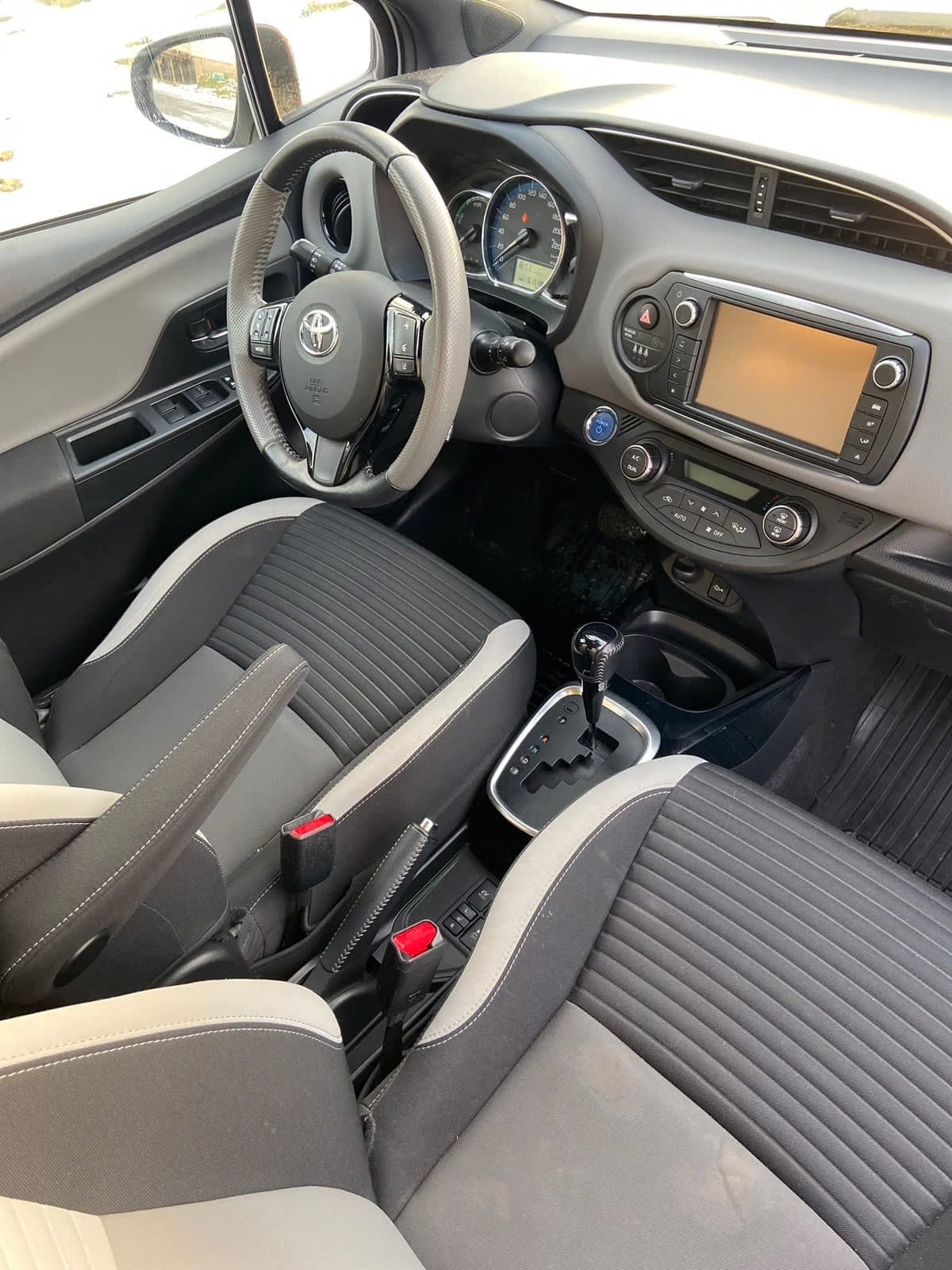 Toyota Yaris Hybrid med GPS